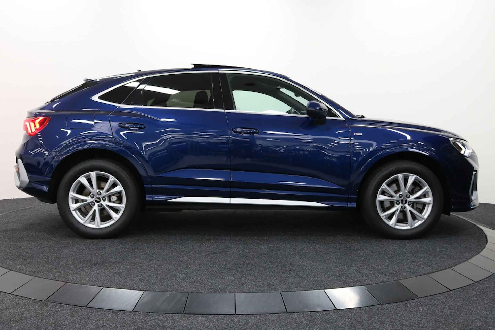 Audi Q3 Sportback 45 TFSI e S Edition - 9/39