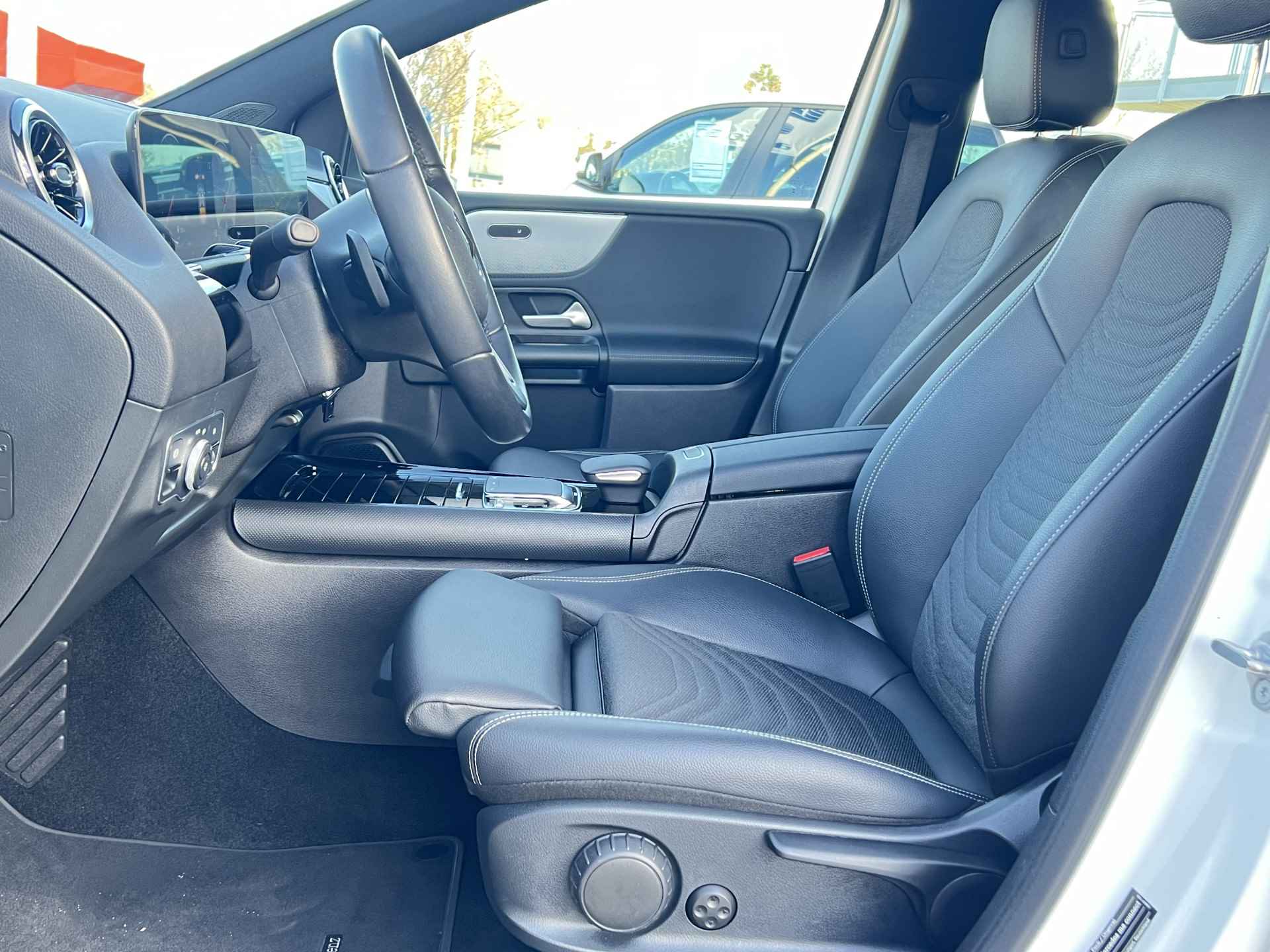 Mercedes-Benz B-Klasse 180 Automaat Business Solution Plus Navigatie Camera Led Koplampen Carplay / Android Auto Widescreen Cockpit Stoelverwarming Sportstoelen Elec. Achterklep NL Auto Hoge Zit BTW - 11/45