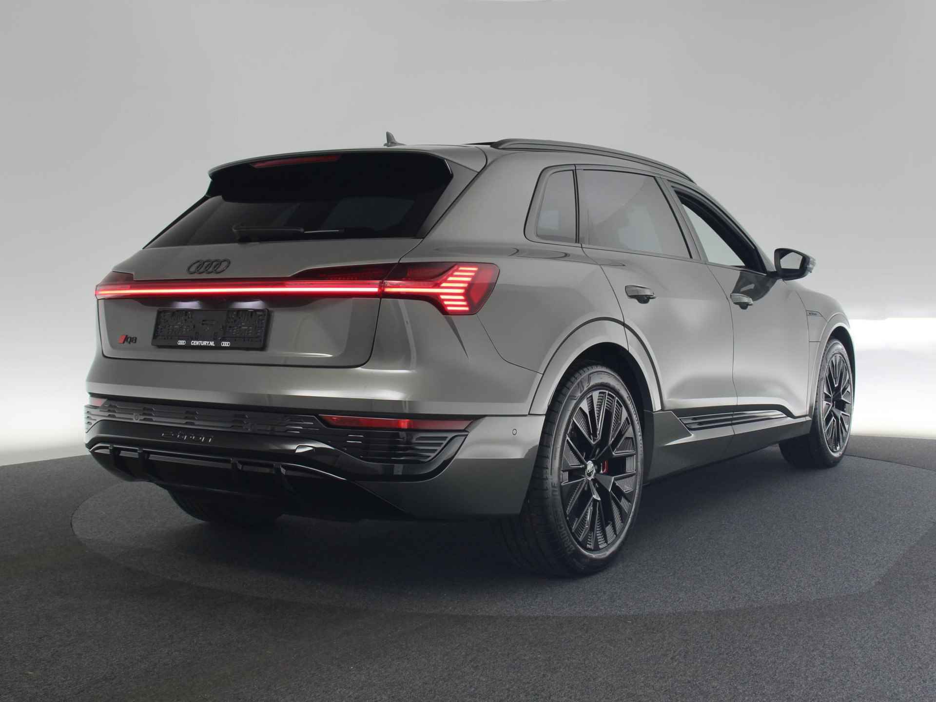 Audi Q8 e-tron S Edition 50 250kw/340pk 95Kwh |PANORAMADAK | VOL LEDER | B&O | KEYLESS |TREKHAAK | - 2/47