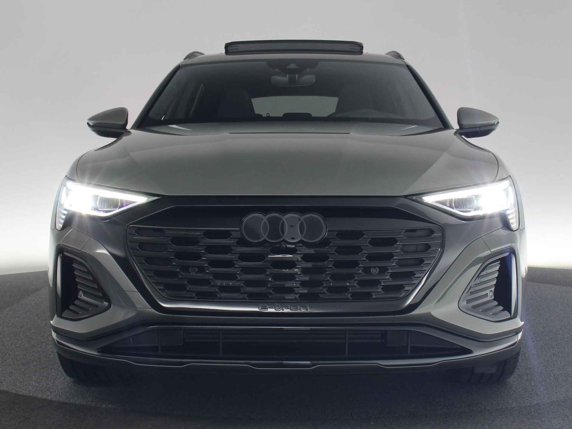 Audi Q8 e-tron S Edition 50 250kw/340pk 95Kwh |PANORAMADAK | VOL LEDER | B&O | KEYLESS |TREKHAAK | - 4/47