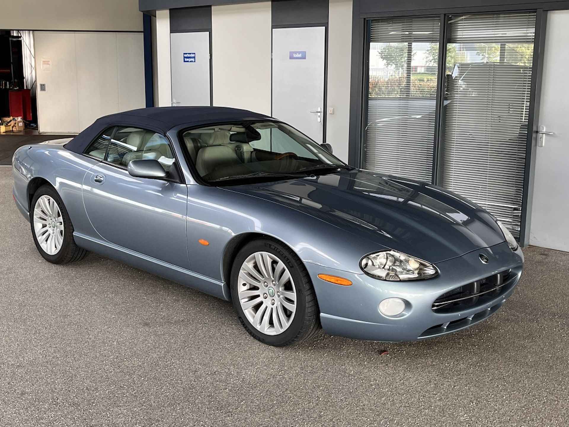 Jaguar XK8 4.0 V8 Cabriolet - 61/63