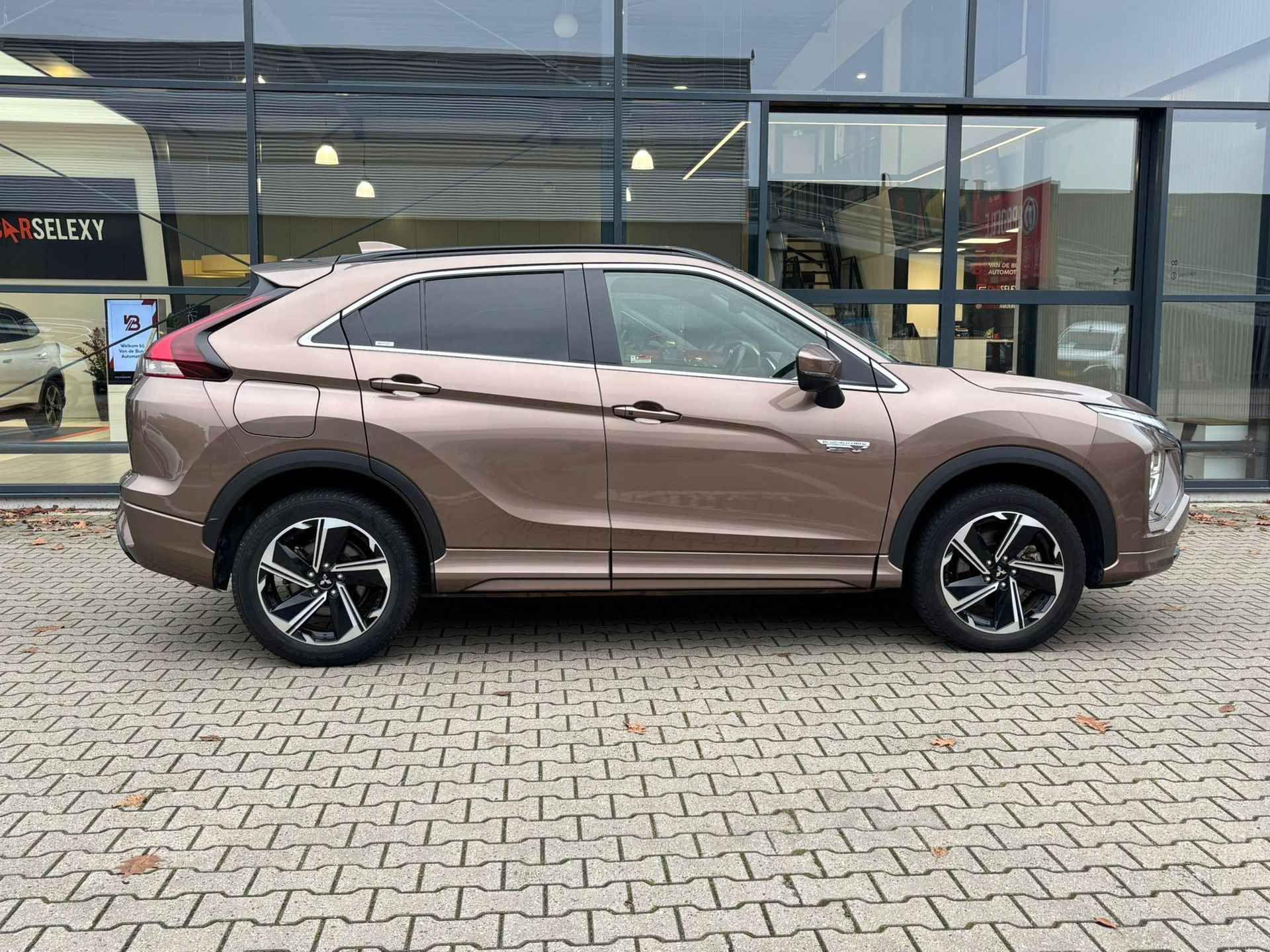 Mitsubishi Eclipse Cross 2.4 PHEV Intense+ *1500kg trekgewicht!* - 4/36