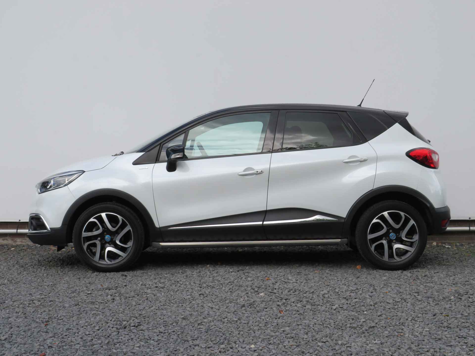 Renault Captur 1.2 TCe Wave met Trekhaak, Lederen bekleding, Cruise Control, Navigatie, Treeplanken - 7/36