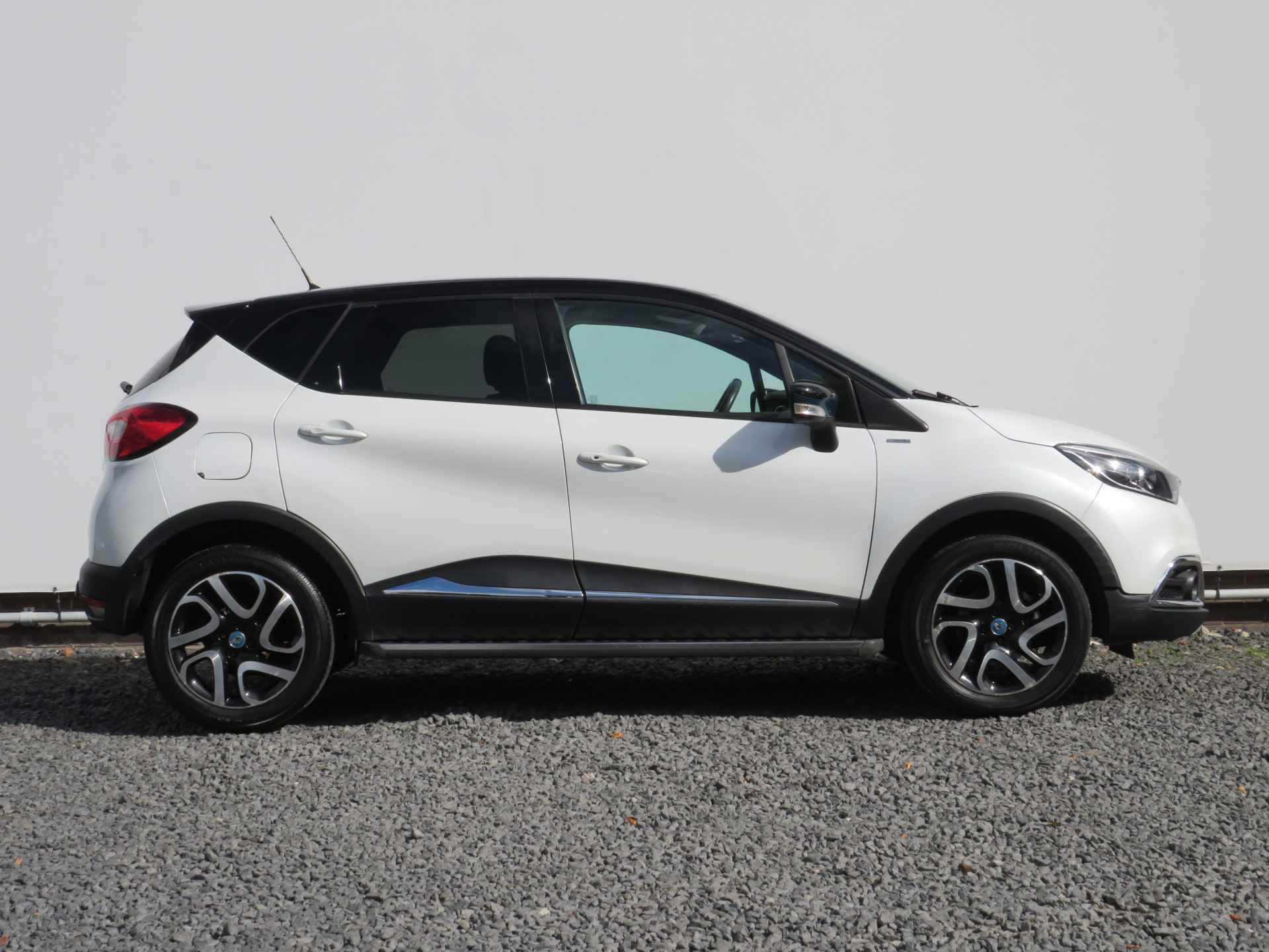 Renault Captur 1.2 TCe Wave met Trekhaak, Lederen bekleding, Cruise Control, Navigatie, Treeplanken - 8/36