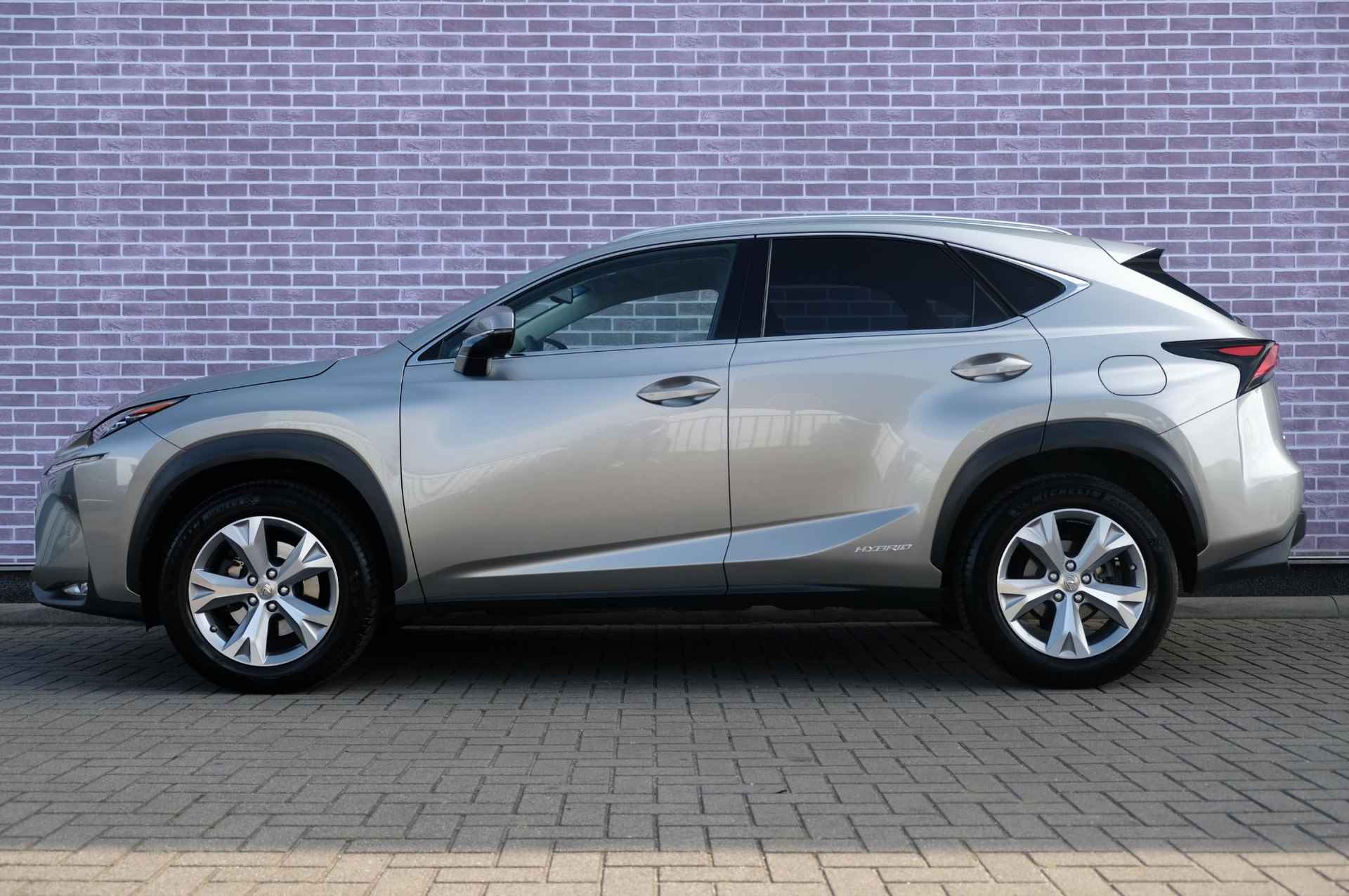 Lexus NX 300h AWD President Line | Achteruitrijcamera | Cruise Control | DAB | Navi | Memory stoelen | Stoelverwarming / verkoeling - 4/45