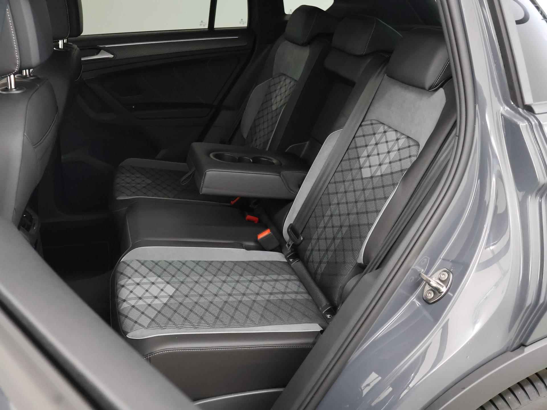 Volkswagen Tiguan 1.4 TSI eHybrid R-Line Business+ | Panoramadak | Adaptieve Cruise Control | Stoelverwarming | Apple carplay | Achteruitrijcamera - 11/43