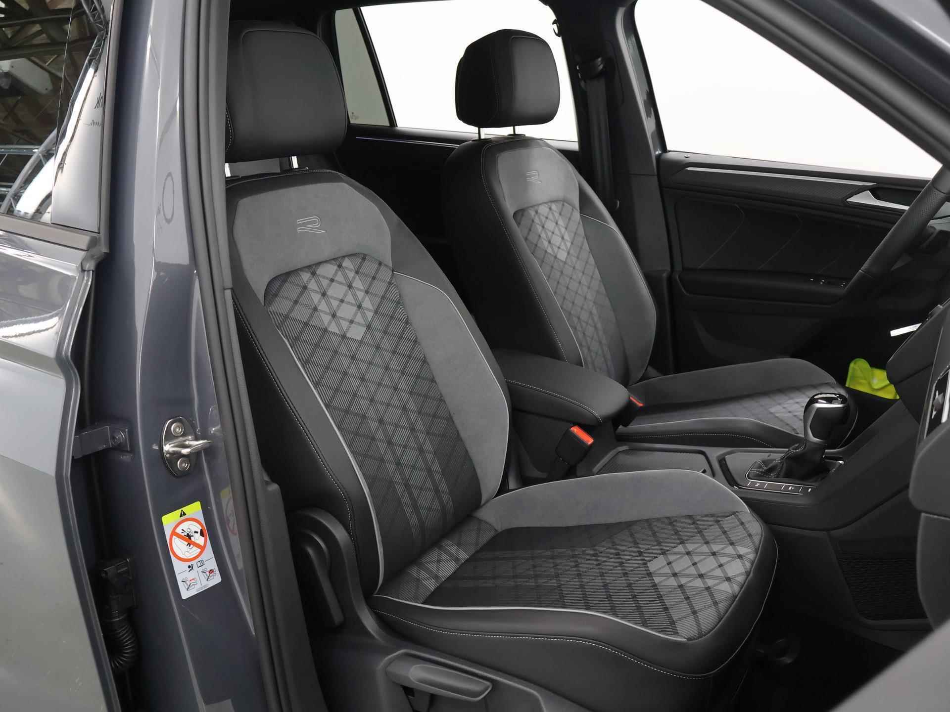 Volkswagen Tiguan 1.4 TSI eHybrid R-Line Business+ | Panoramadak | Adaptieve Cruise Control | Stoelverwarming | Apple carplay | Achteruitrijcamera - 12/43