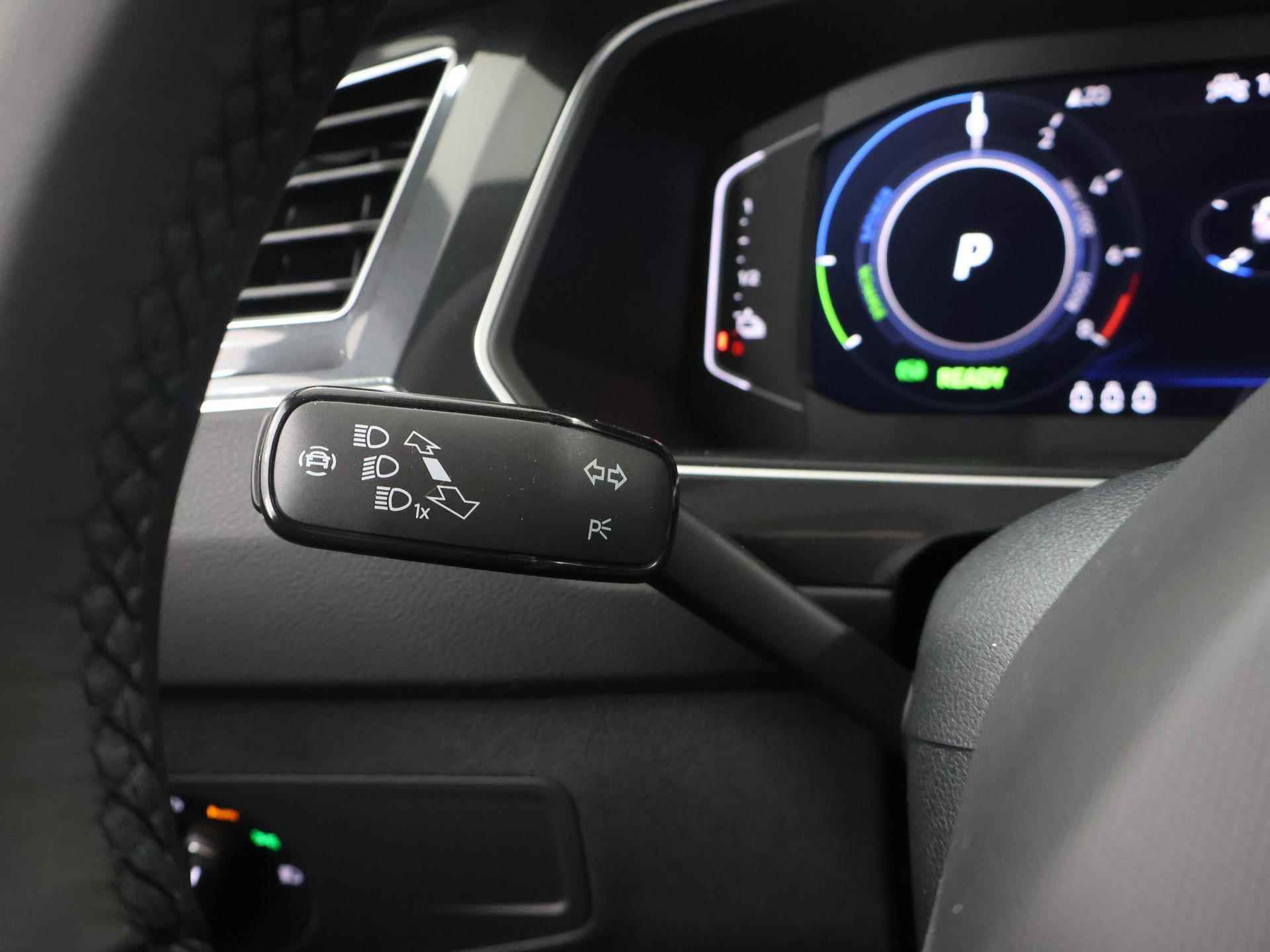 Volkswagen Tiguan 1.4 TSI eHybrid R-Line Business+ | Panoramadak | Adaptieve Cruise Control | Stoelverwarming | Apple carplay | Achteruitrijcamera - 35/43