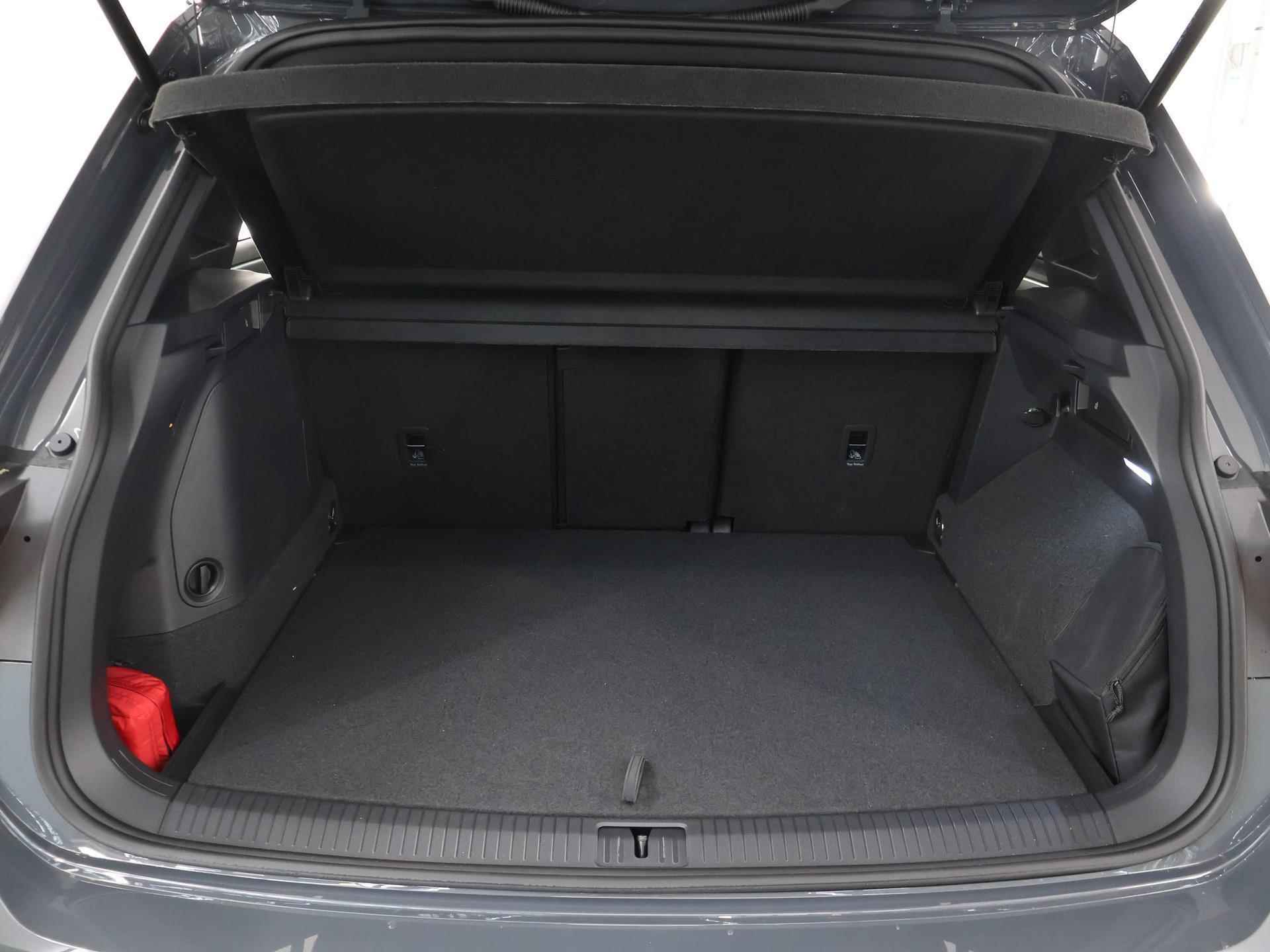 Volkswagen Tiguan 1.4 TSI eHybrid R-Line Business+ | Panoramadak | Adaptieve Cruise Control | Stoelverwarming | Apple carplay | Achteruitrijcamera - 40/43