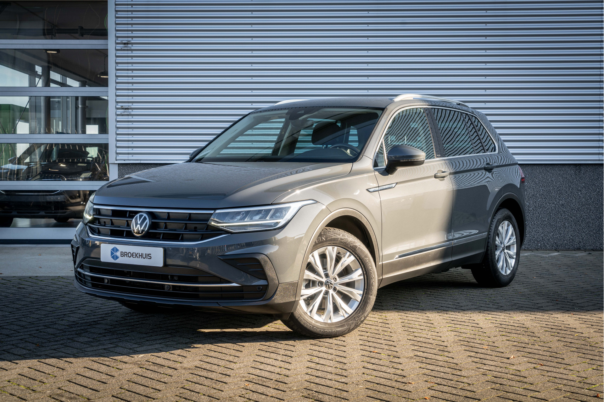 Volkswagen Tiguan Life Business 1.5TSI 130 pk SUV | Camera| Winterpakket | Trekhaak| Nederlandse auto|