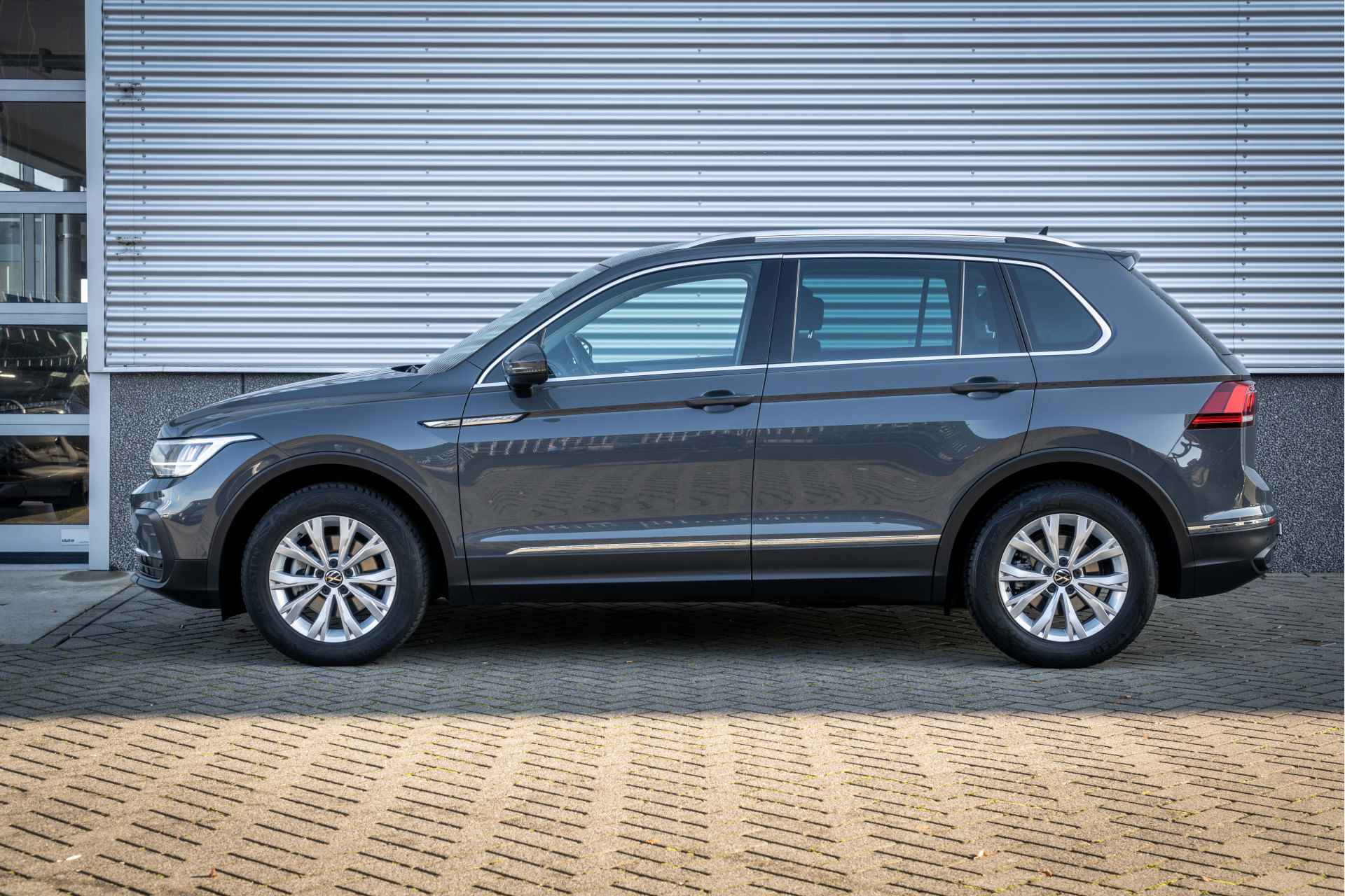 Volkswagen Tiguan Life Business 1.5TSI 130 pk SUV | Camera| Winterpakket | Trekhaak| Nederlandse auto| - 4/44