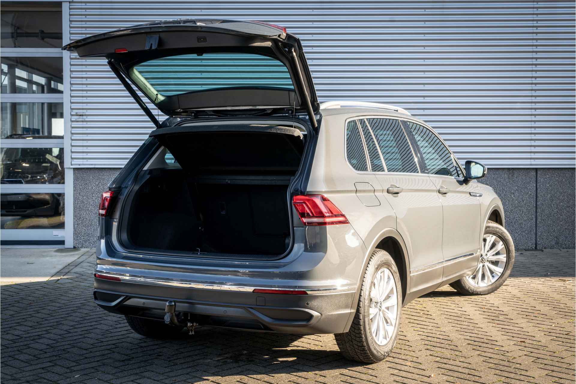 Volkswagen Tiguan Life Business 1.5TSI 130 pk SUV | Camera| Winterpakket | Trekhaak| Nederlandse auto| - 11/44