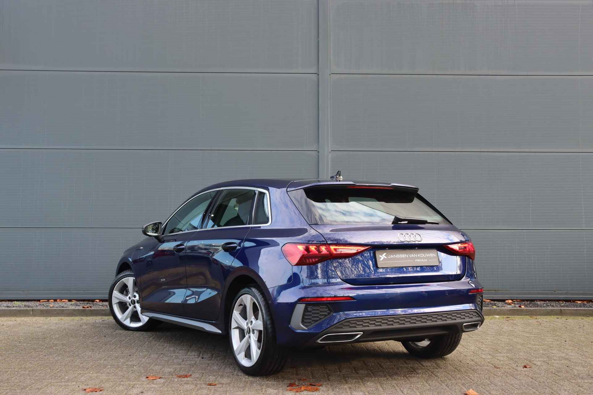 Audi A3 Sportback 40 TFSI e S Edition / S-Line / Pano / Matrix LED / Stoelverwarming - 4/48