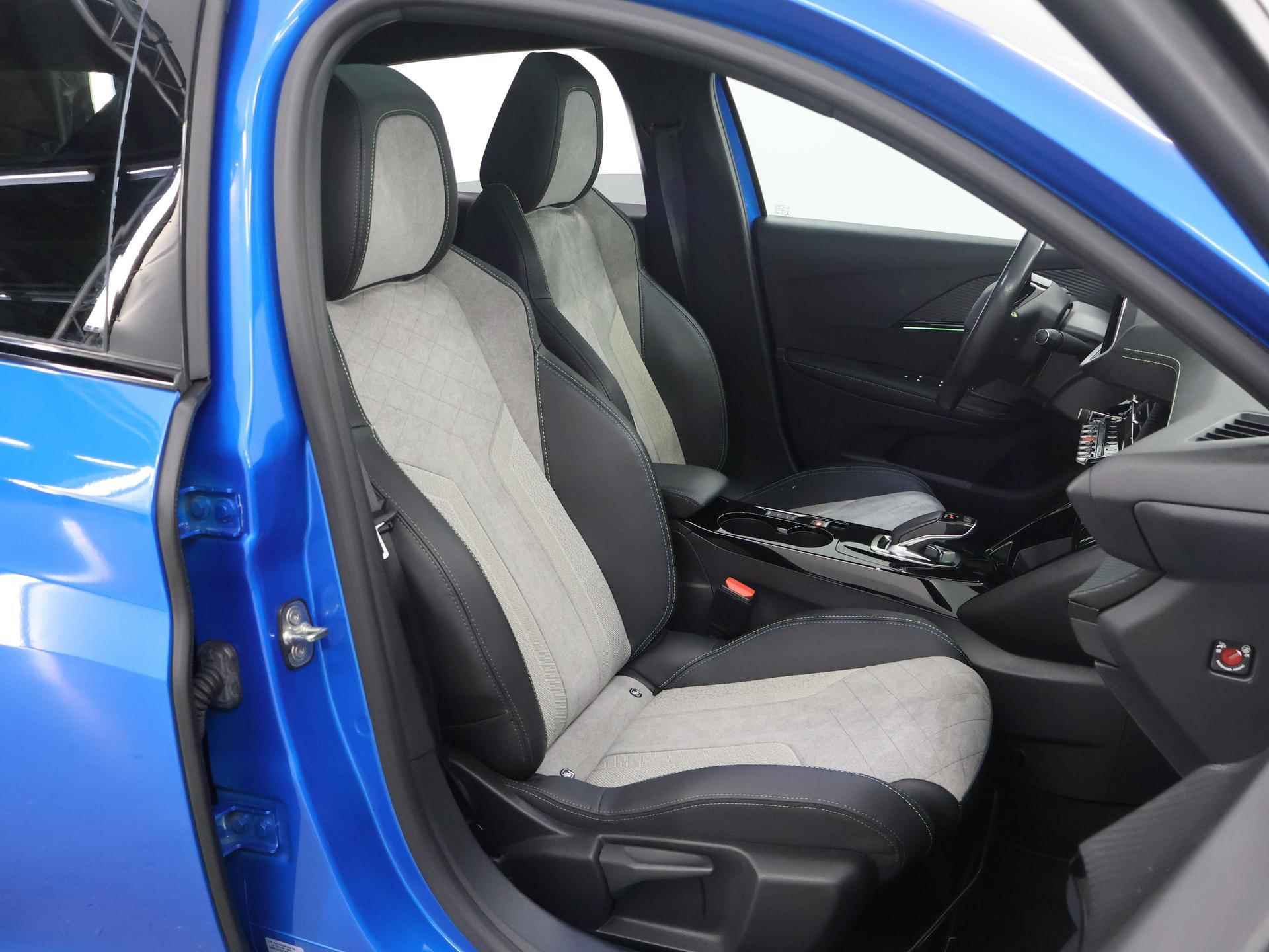 Peugeot e-208 EV GT 350 50 kWh | Navigatie | 3D Dashboard | Sportstoelen | Camera | DAB | Apple CarPlay/ Android Auto | Privacy Glass | Panoramadak | Stoelverwarming | Dodehoekdetectie | 3-Fase | Warmtepomp | - 11/42