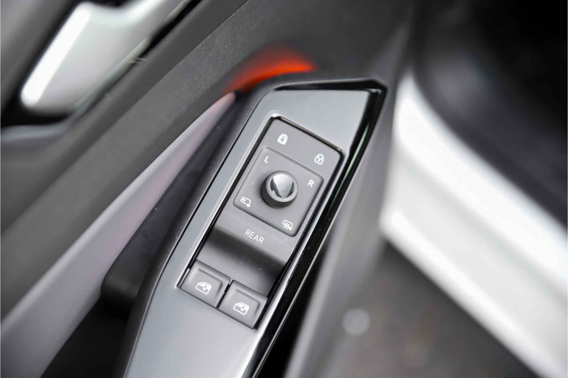Volkswagen ID.4 Pure 52 kWh | 20inch LMV | Cruise Control Adaptief | Apple Carplay & Android Auto | | 20inch LMV | Cruise Control Adaptief | Apple Carplay & Android Auto | - 25/39