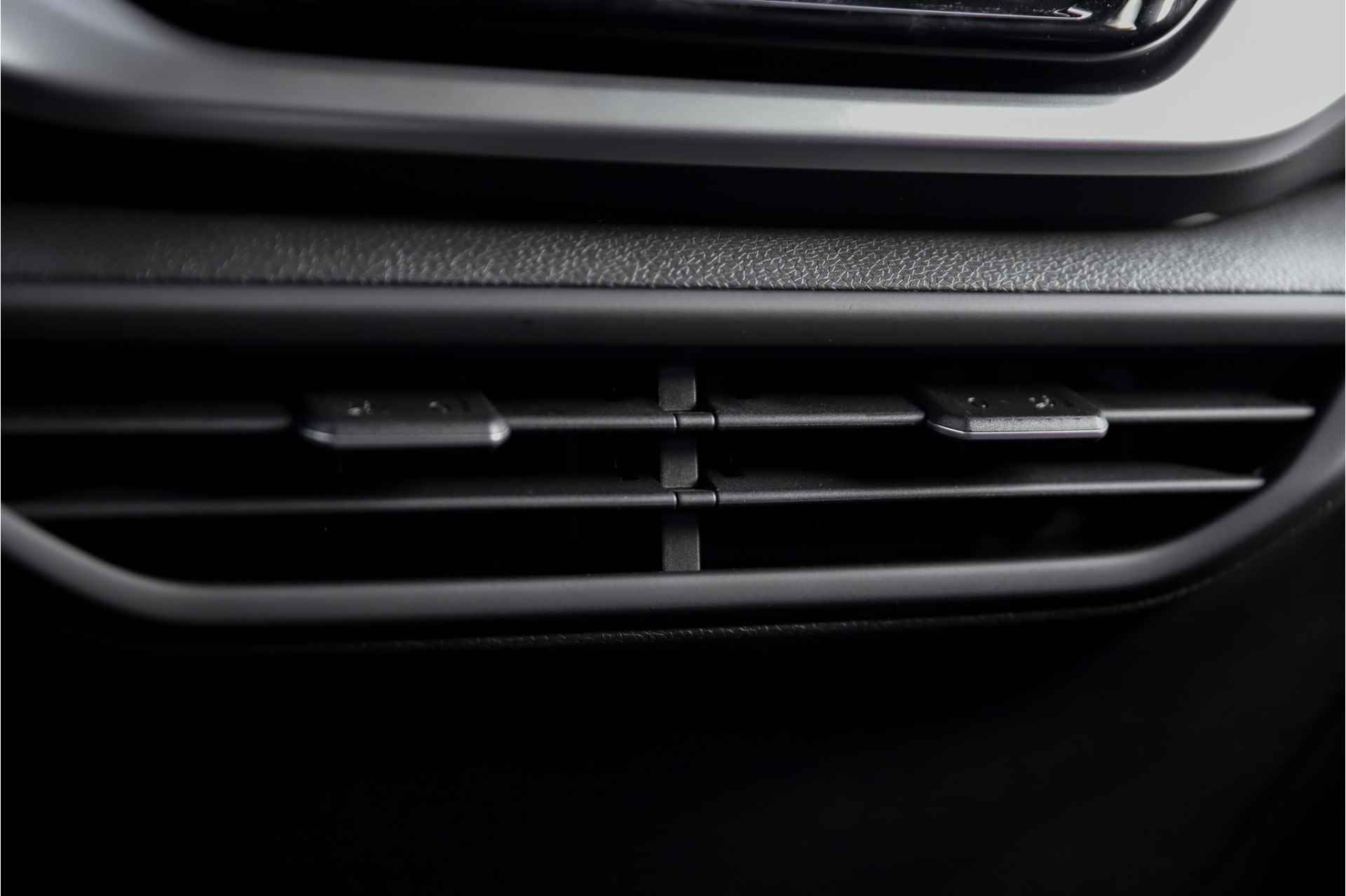 Volkswagen ID.4 Pure 52 kWh | 20inch LMV | Cruise Control Adaptief | Apple Carplay & Android Auto | | 20inch LMV | Cruise Control Adaptief | Apple Carplay & Android Auto | - 28/39
