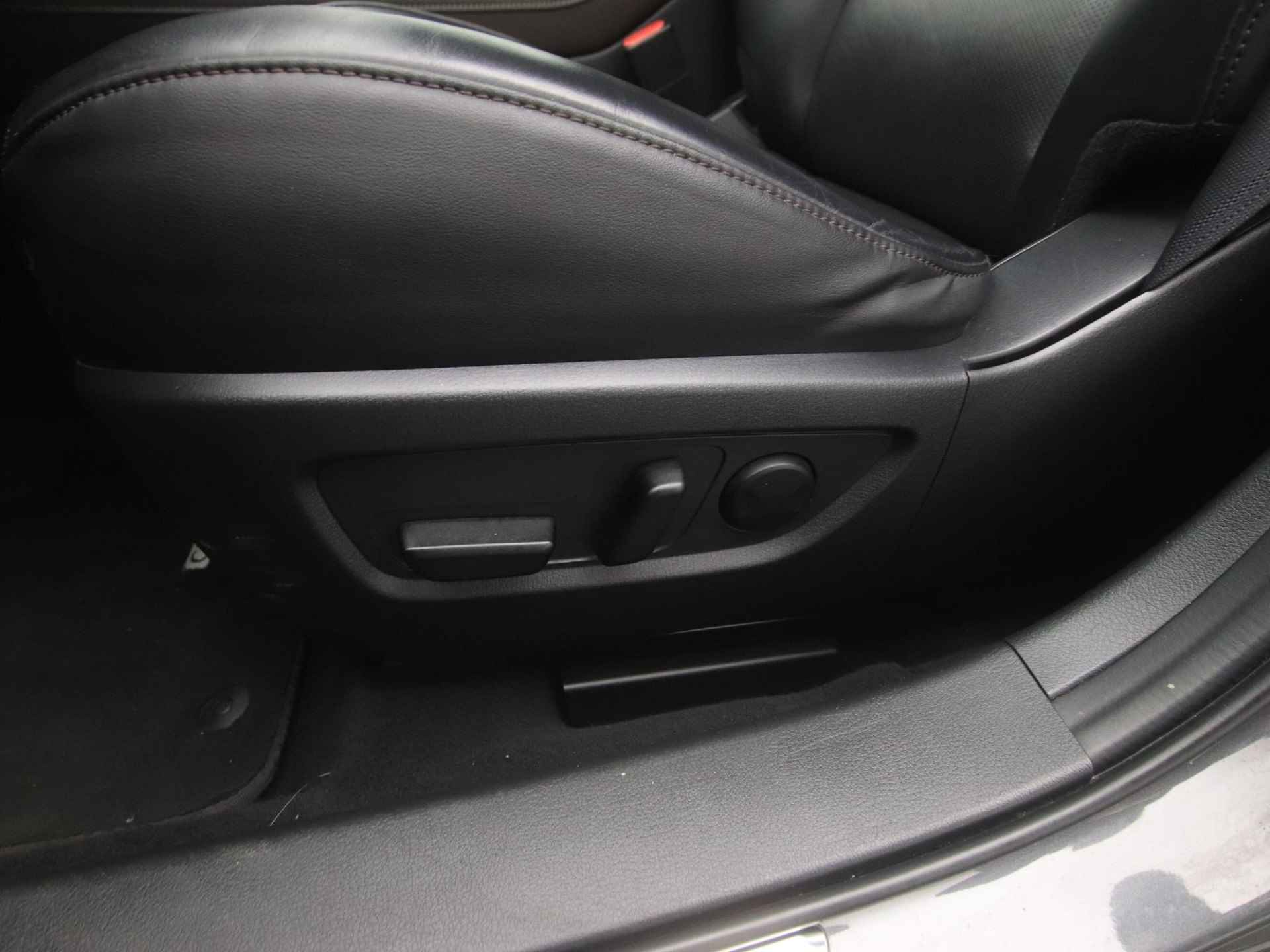 Mazda CX-30 2.0 e-SkyActiv-X Luxury automaat met aero pack en all-weather banden : dealer onderhouden (GERESERVEERD) - 14/48