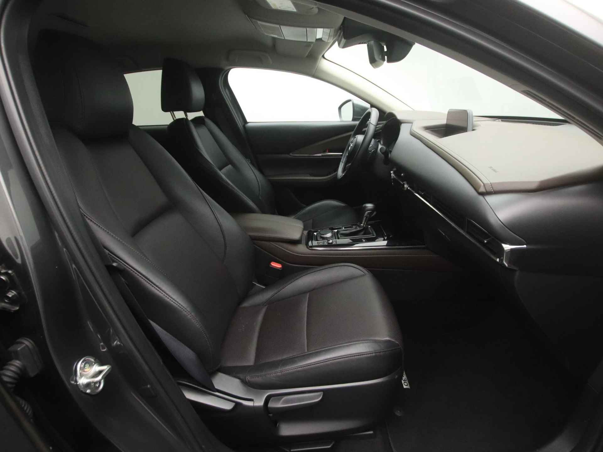 Mazda CX-30 2.0 e-SkyActiv-X Luxury automaat met aero pack en all-weather banden : dealer onderhouden - 21/48