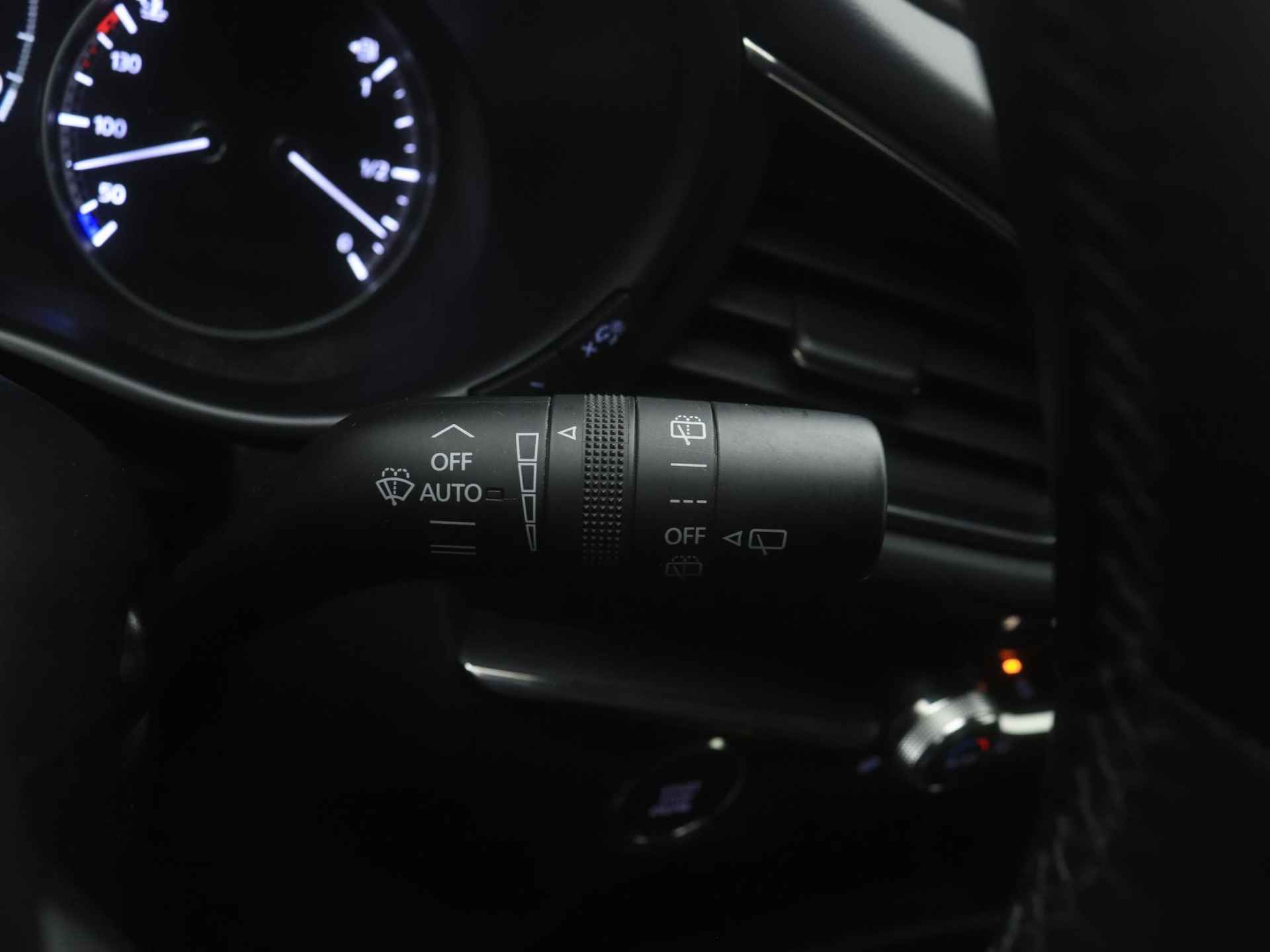Mazda CX-30 2.0 e-SkyActiv-X Luxury automaat met aero pack en all-weather banden : dealer onderhouden - 28/48