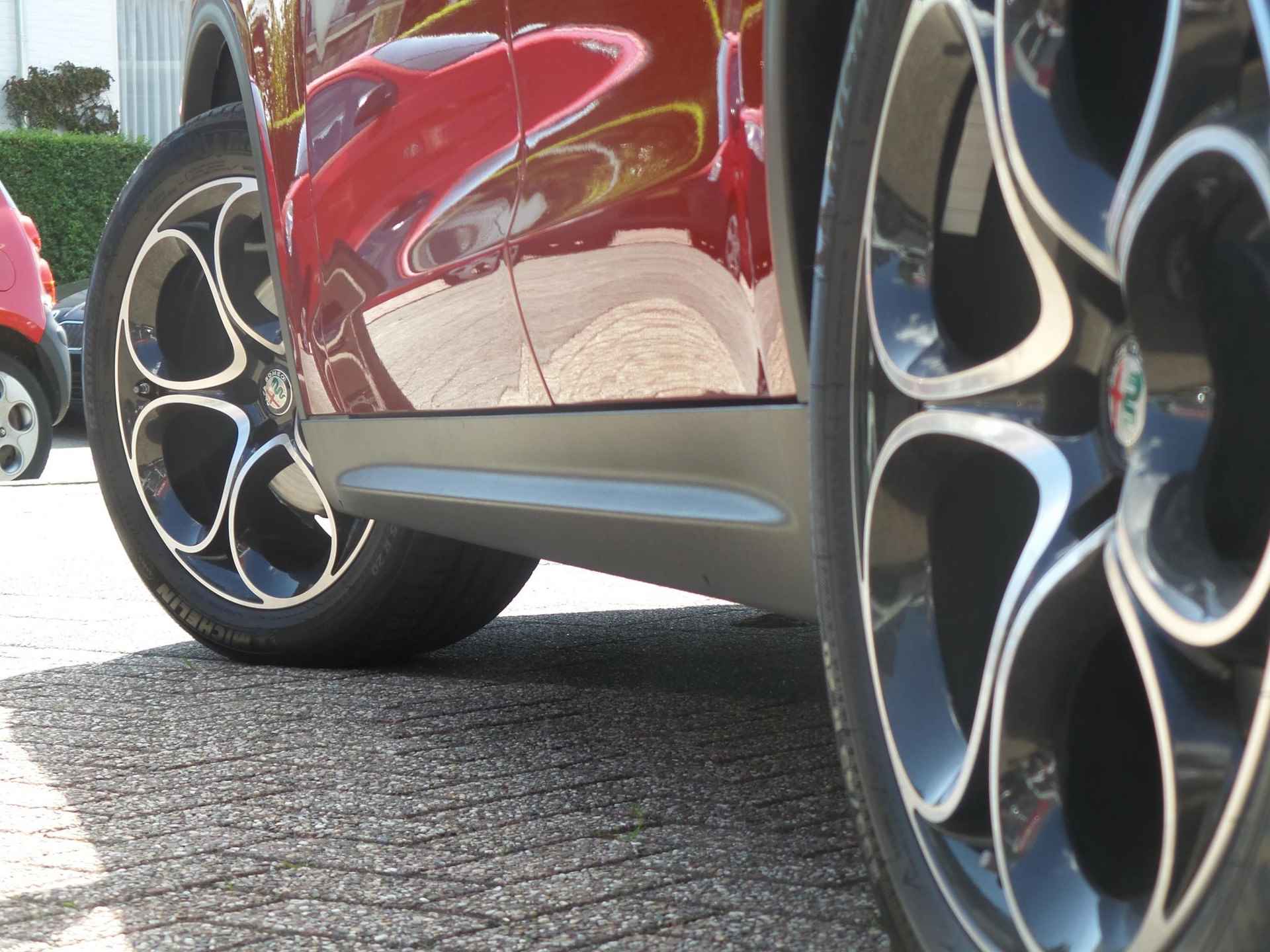Alfa Romeo Stelvio 2.0 Turbo Aut. AWD 280pk Super | Veloce interior | Performance pack | Carplay | Rosso Comp. - 19/26