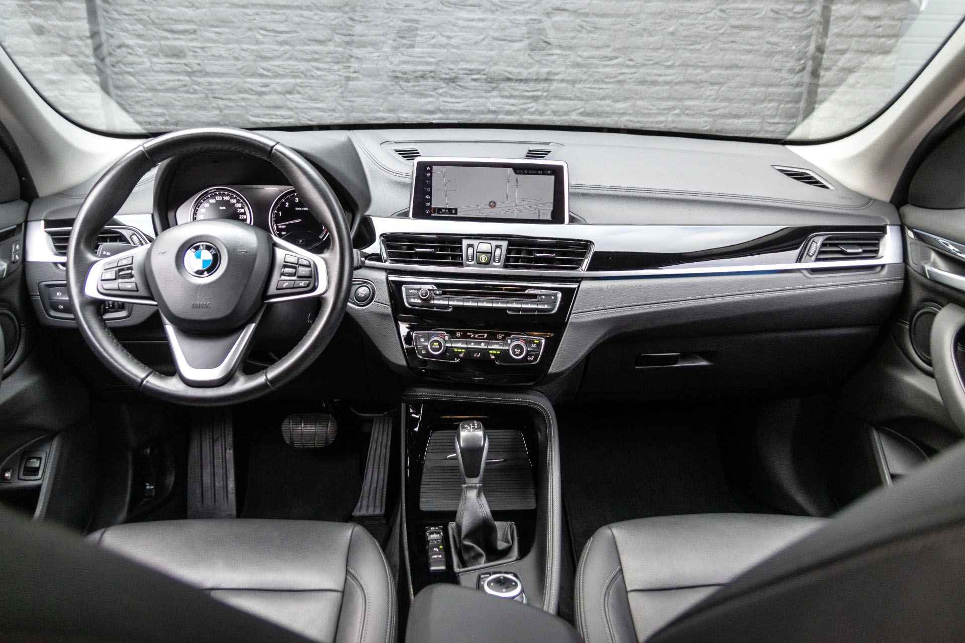 BMW X1 xDrive25e Steptronic X-Line | Unieke kleur | Leder | Trekhaak | Comfort Access | Stoelverwarming | DAB - 25/36