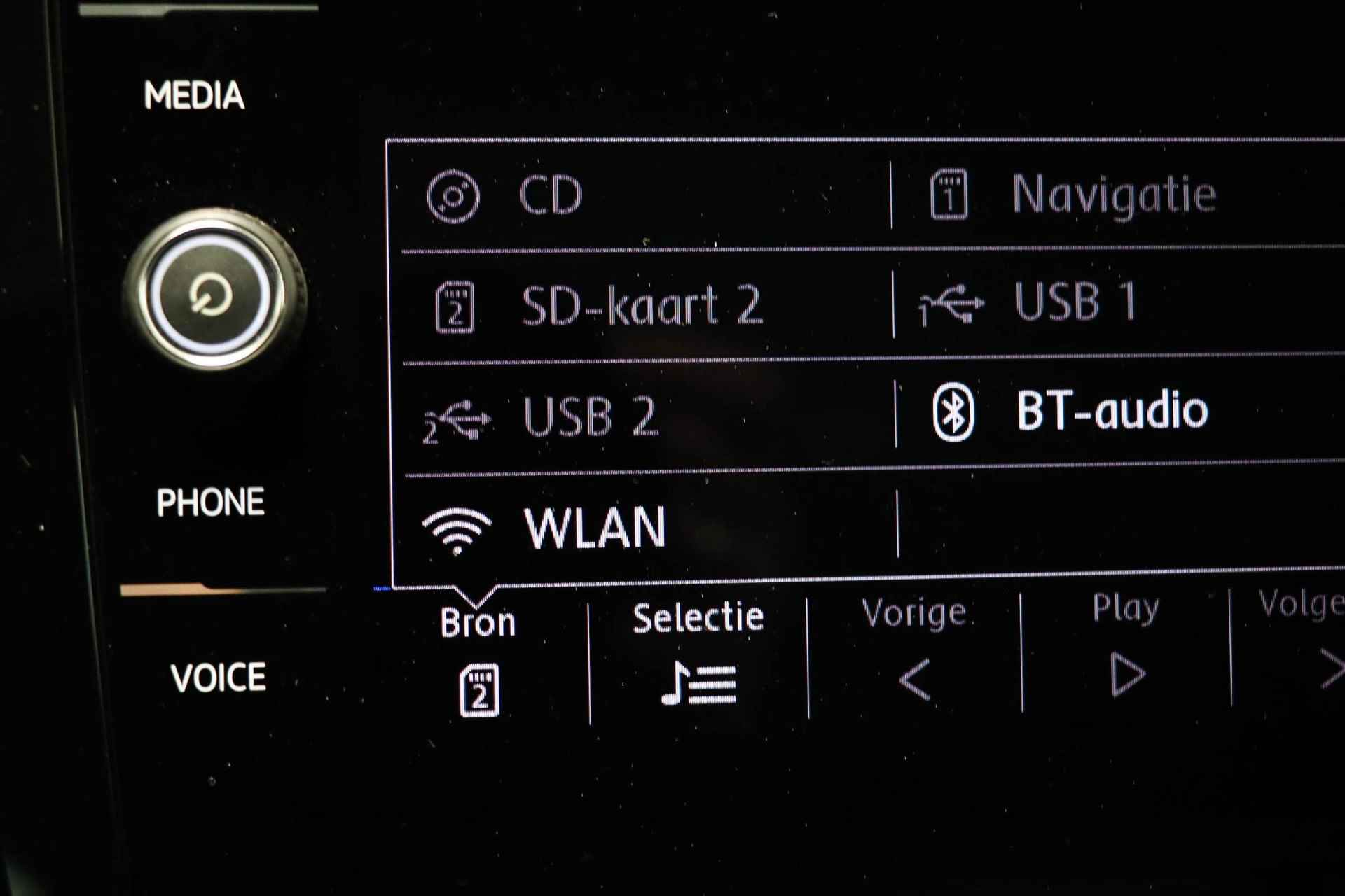 Volkswagen Golf 1.4 TSI Highline Business | VIRTUAL COCKPIT | ERGOACTIVE / MASSAGE | TREKHAAK AFNEEMBAAR | 18" - 36/51