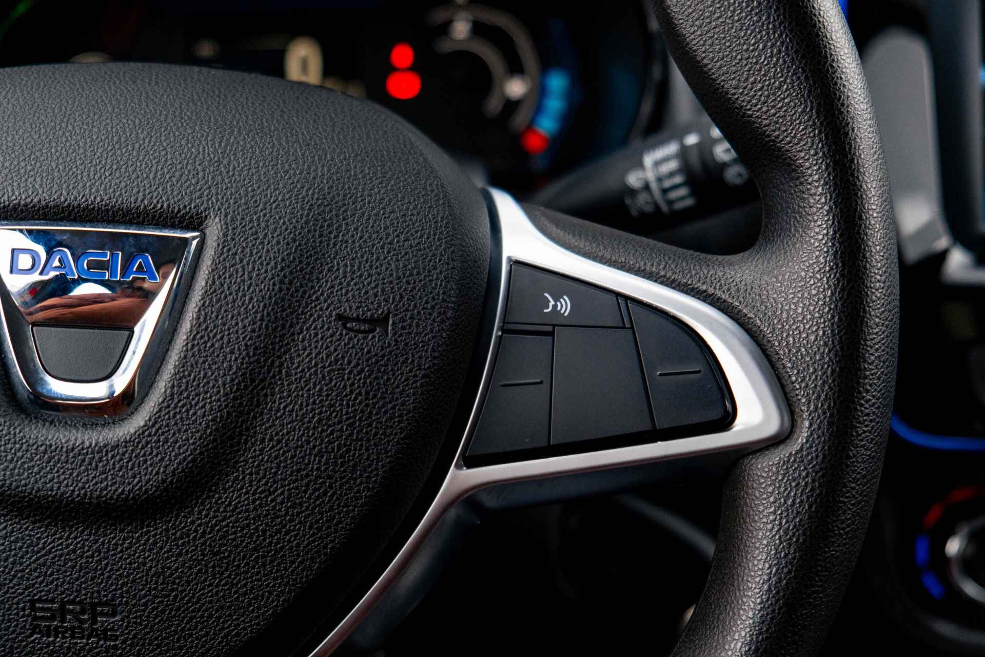Dacia Spring Comfort Plus 27 kWh | Achteruitrijcamera | Navigatie | Airco | Snellader 30KW | incl. Bovag rijklaarpakket met 12 maanden garantie | - 13/53