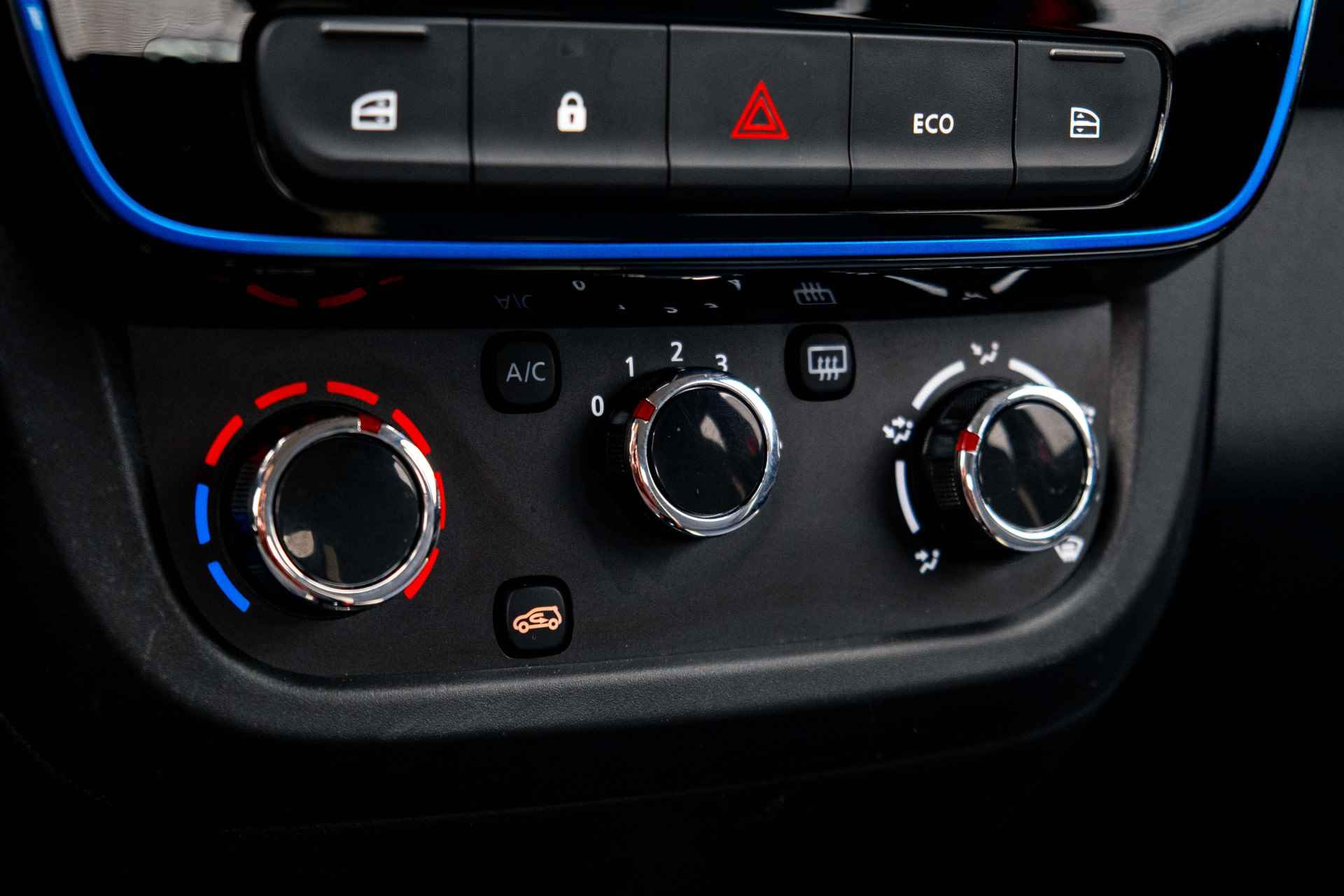 Dacia Spring Comfort Plus 27 kWh | Achteruitrijcamera | Navigatie | Airco | Snellader 30KW | incl. Bovag rijklaarpakket met 12 maanden garantie | - 43/53