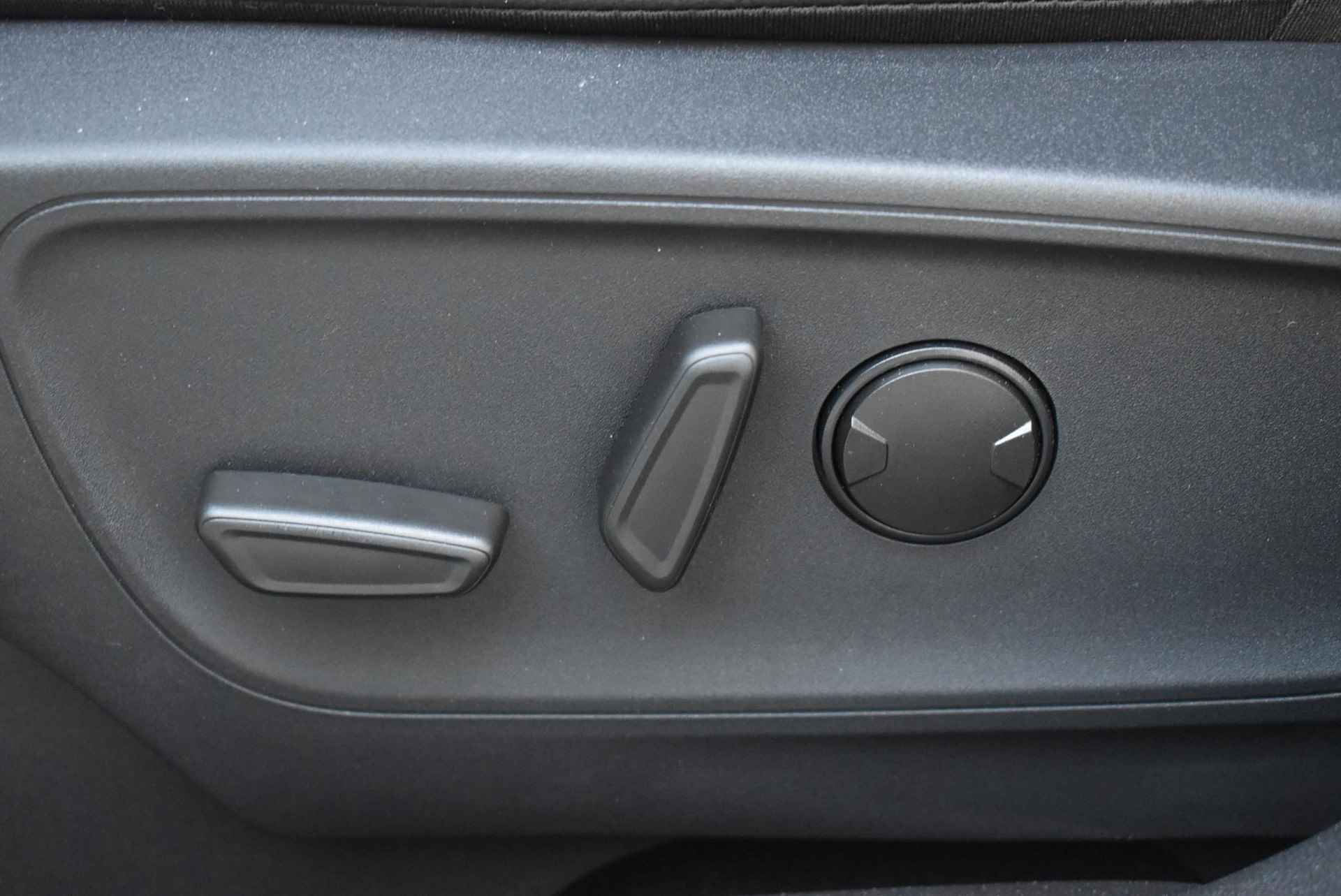 Ford Kuga 2.5 PHEV ST-Line X | Winter Pakket | 19"LMV | Panorama Dak | Elektrisch Bedienbare Achterklep | - 8/26