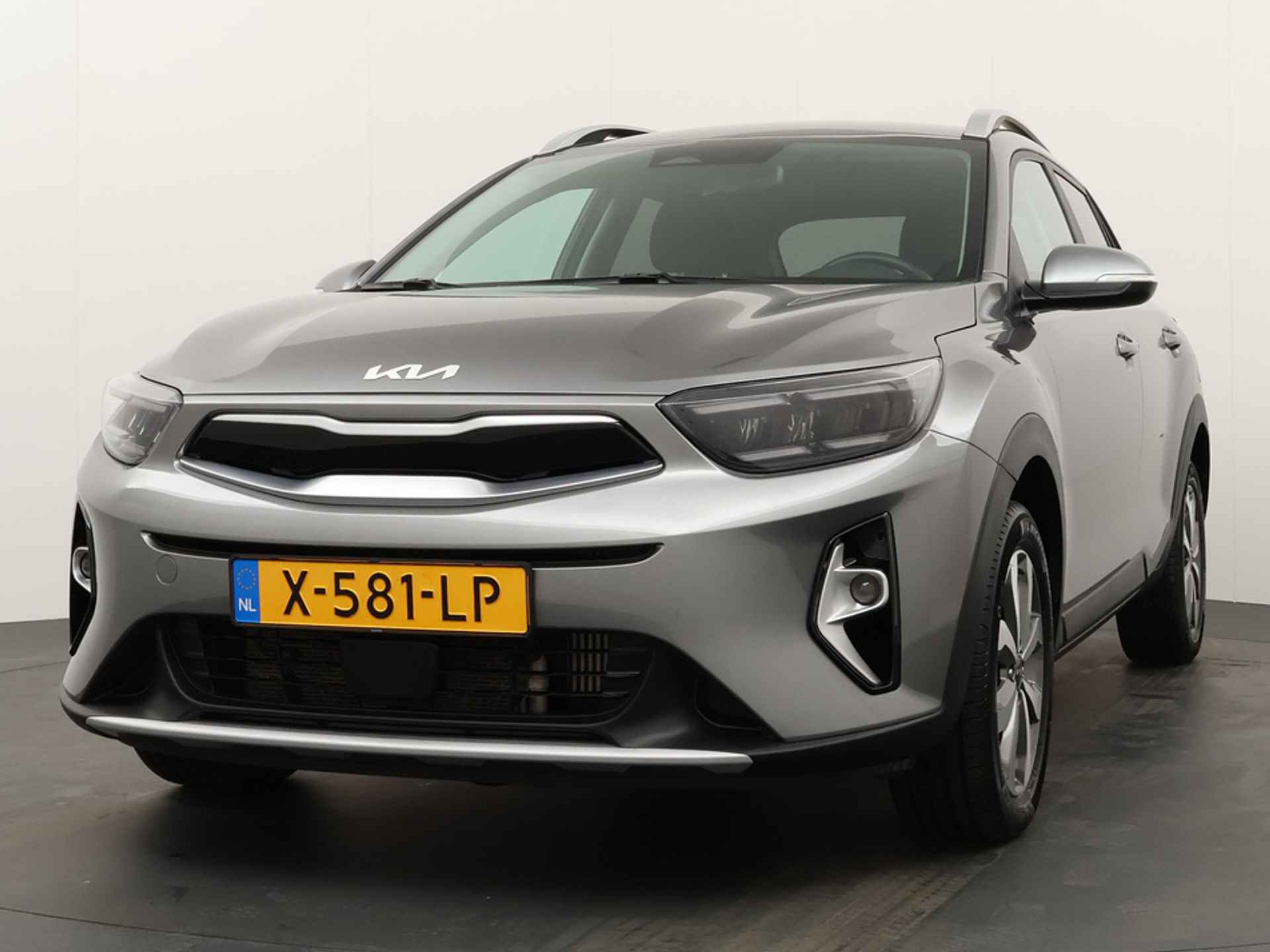 Kia Stonic 1.0 T-GDi MHEV DynamicPlusLine - LED Koplampen - Cruise Control - Navigatie - Climate Control - Apple/Android Carplay - Fabrieksgarantie tot 12-2030 - 2/47