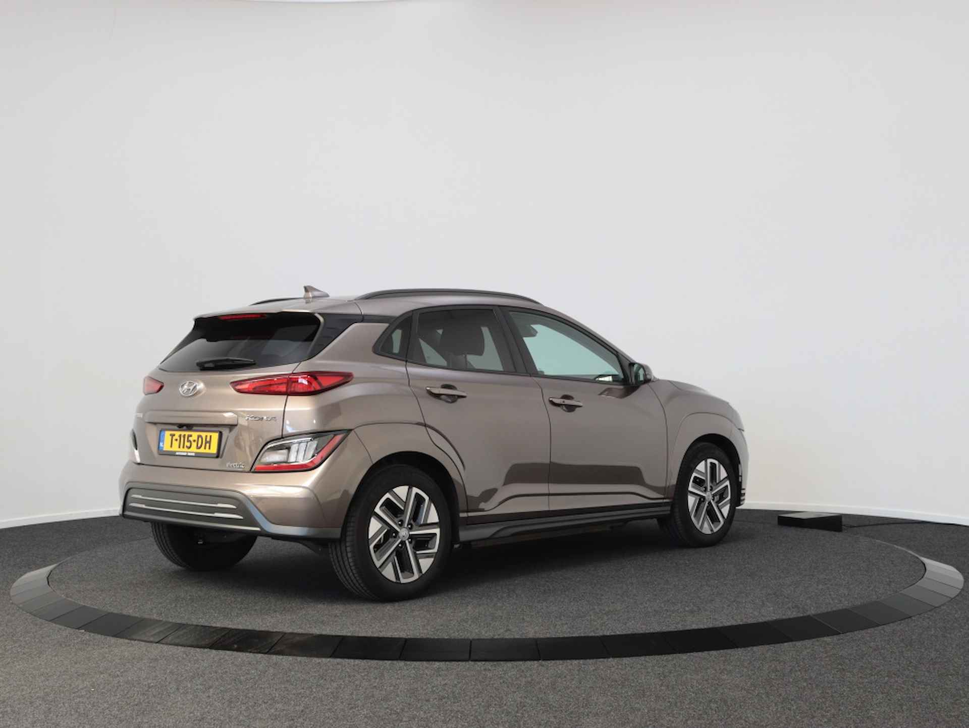 Hyundai Kona EV Premium 64 kWh | Navigatie | PL 549 pm - 8/56