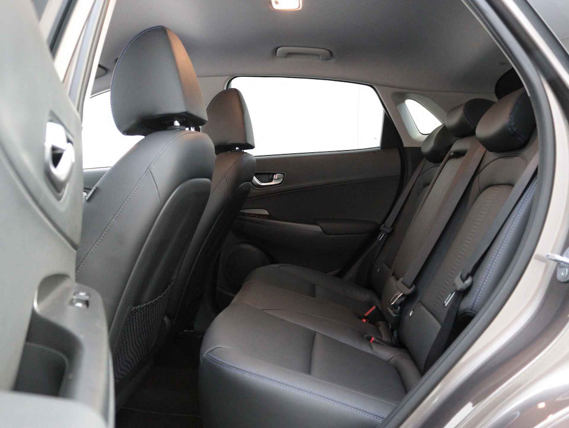 Hyundai Kona EV Premium 64 kWh | Navigatie | Leder | Camera | Carplay | Airco - 17/56