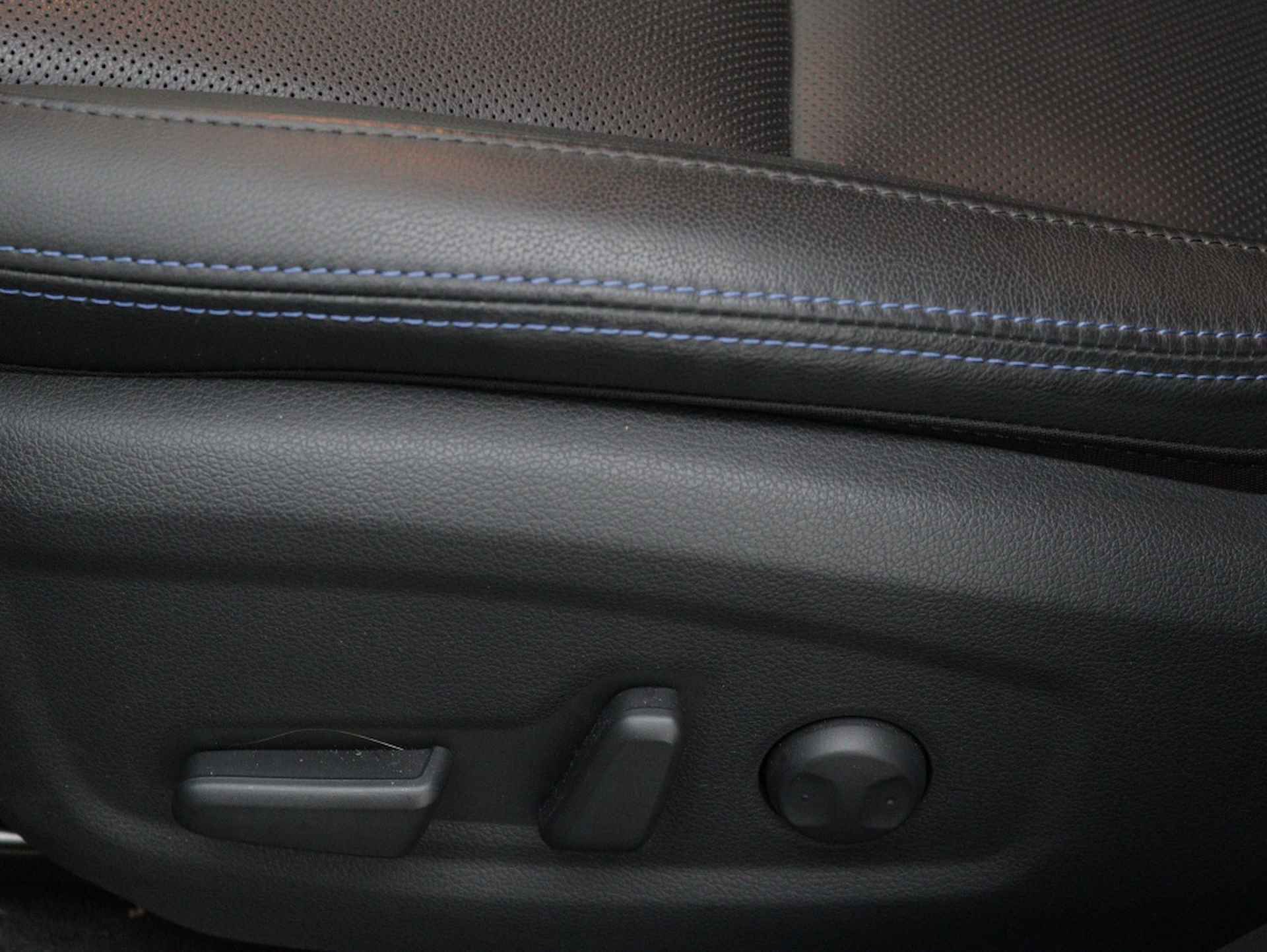 Hyundai Kona EV Premium 64 kWh | Navigatie | Leder | Camera | Carplay | Airco - 26/56