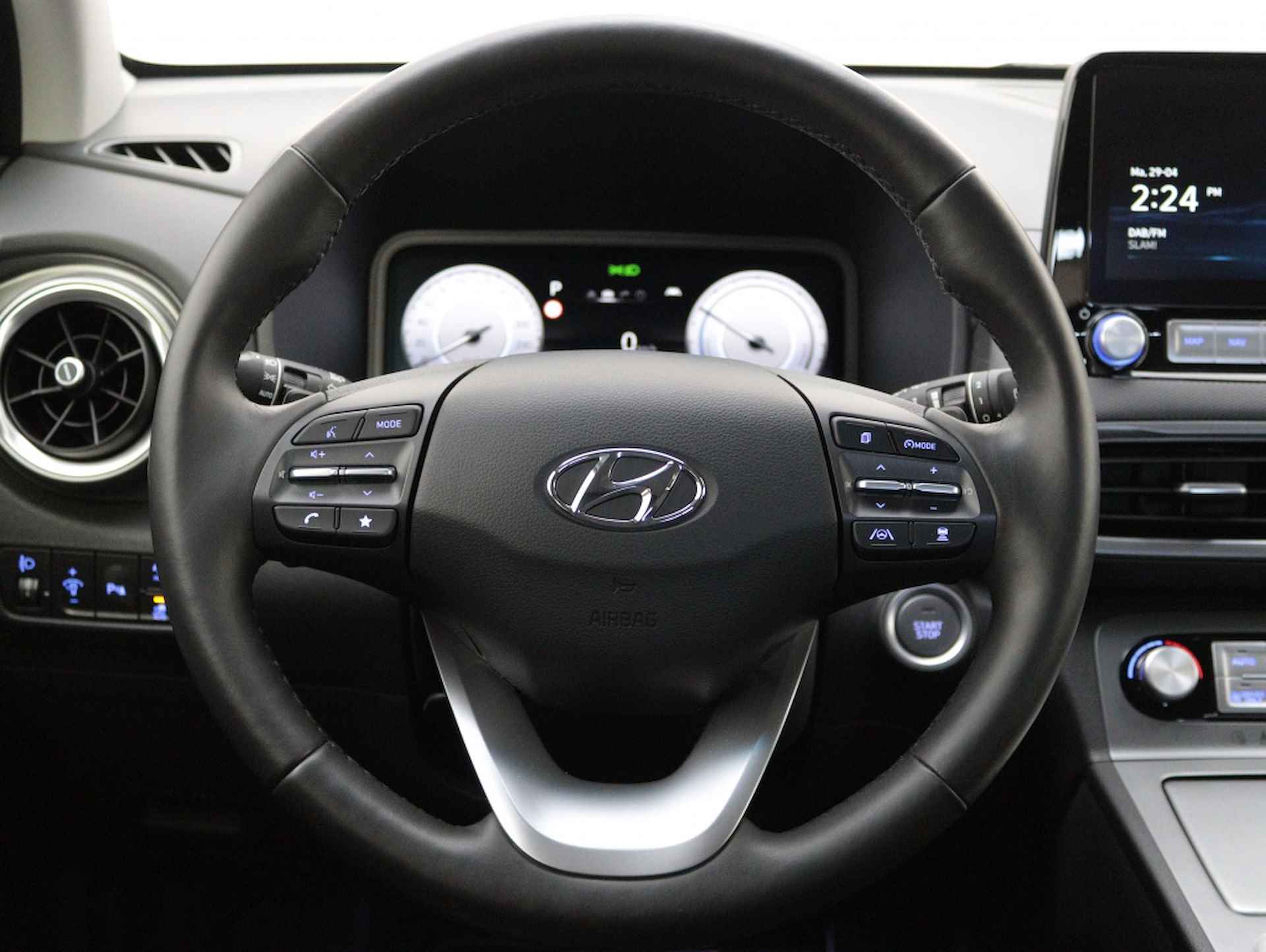 Hyundai Kona EV Premium 64 kWh | Navigatie | Leder | Camera | Carplay | Airco - 28/56