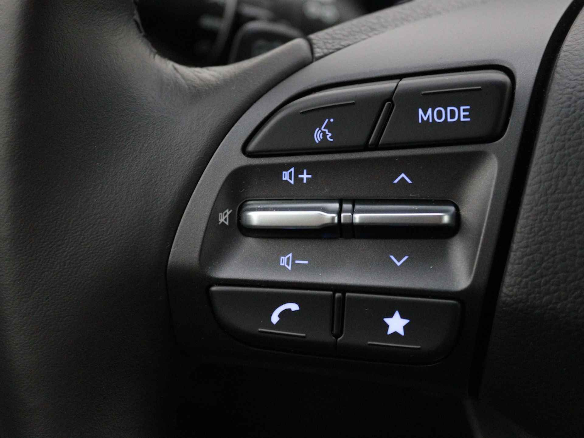 Hyundai Kona EV Premium 64 kWh | Navigatie | Leder | Camera | Carplay | Airco - 30/56