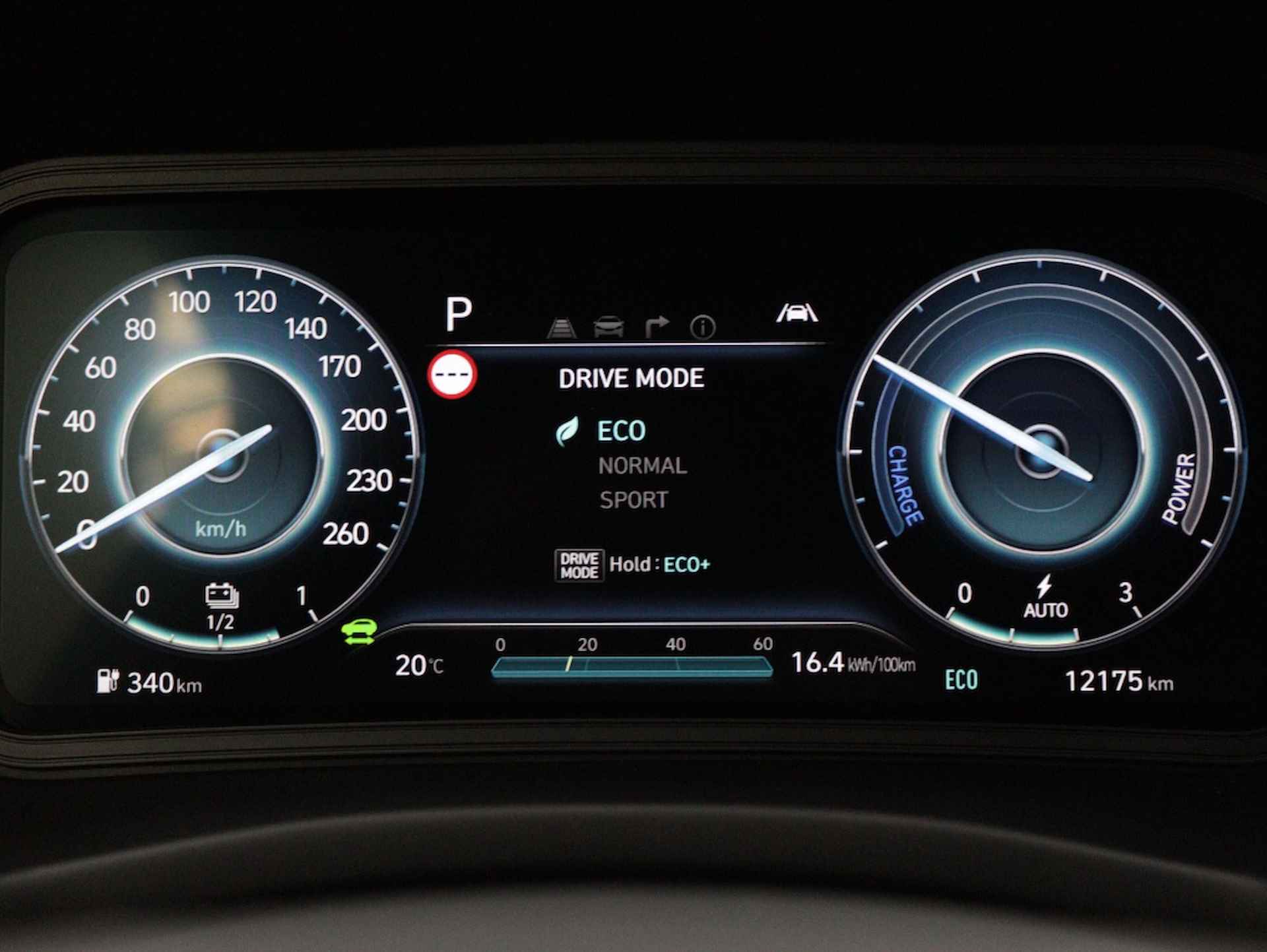 Hyundai Kona EV Premium 64 kWh | Navigatie | PL 549 pm - 32/56