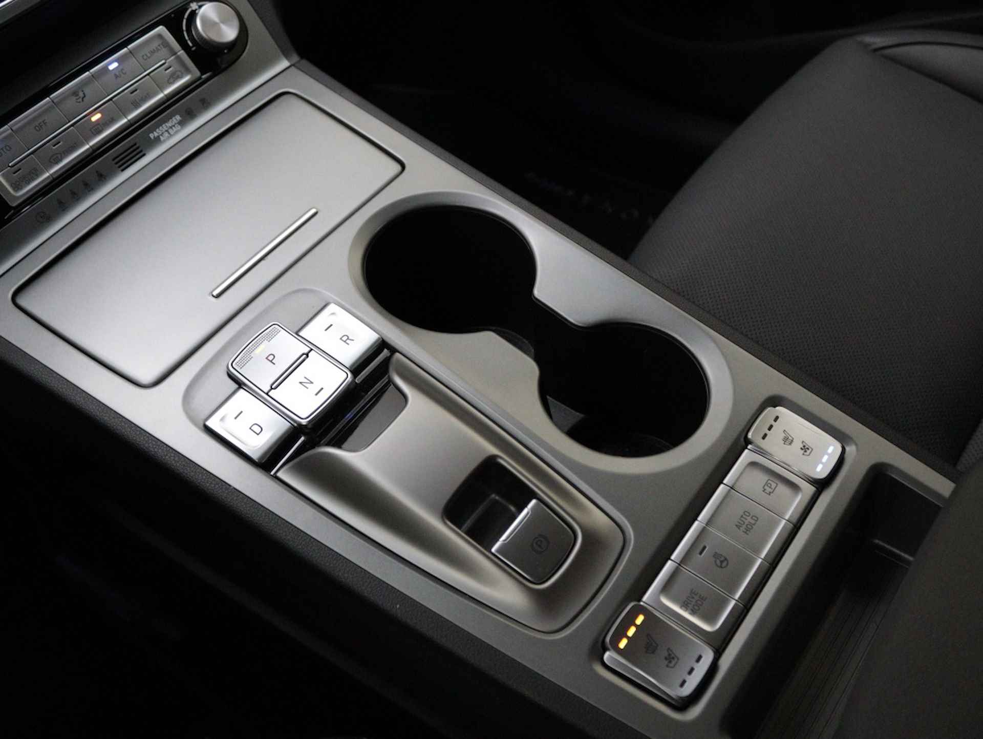 Hyundai Kona EV Premium 64 kWh | Navigatie | Leder | Camera | Carplay | Airco - 42/56
