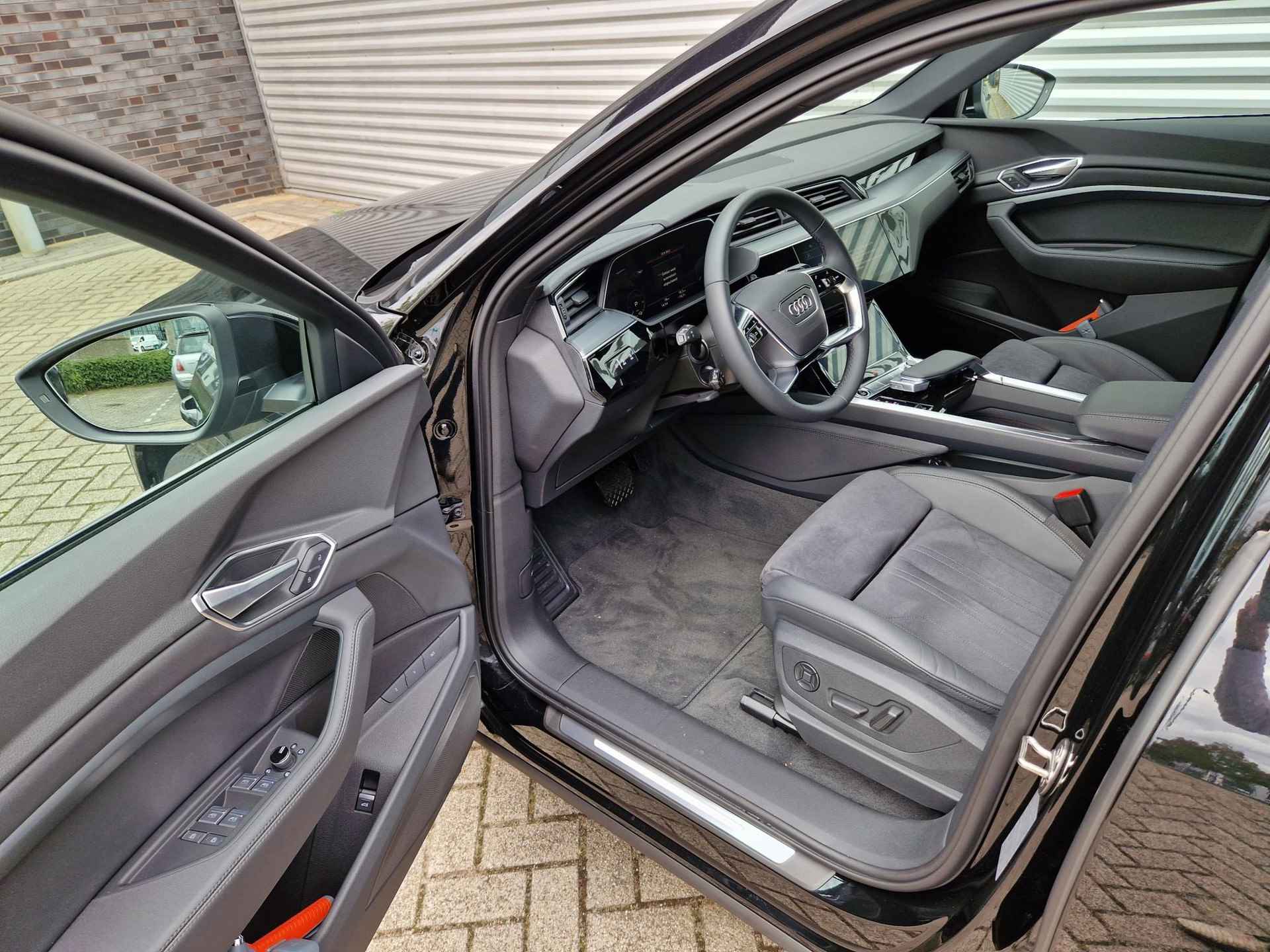 Audi e-tron Sportback 50 quattro Advanced edition Plus 71 kWh 313 PK | Demo |  Navigatie | Camera | Parkeersensoren | Elektrische sportstoelen | 20" Lichtmetalen velgen | - 10/27