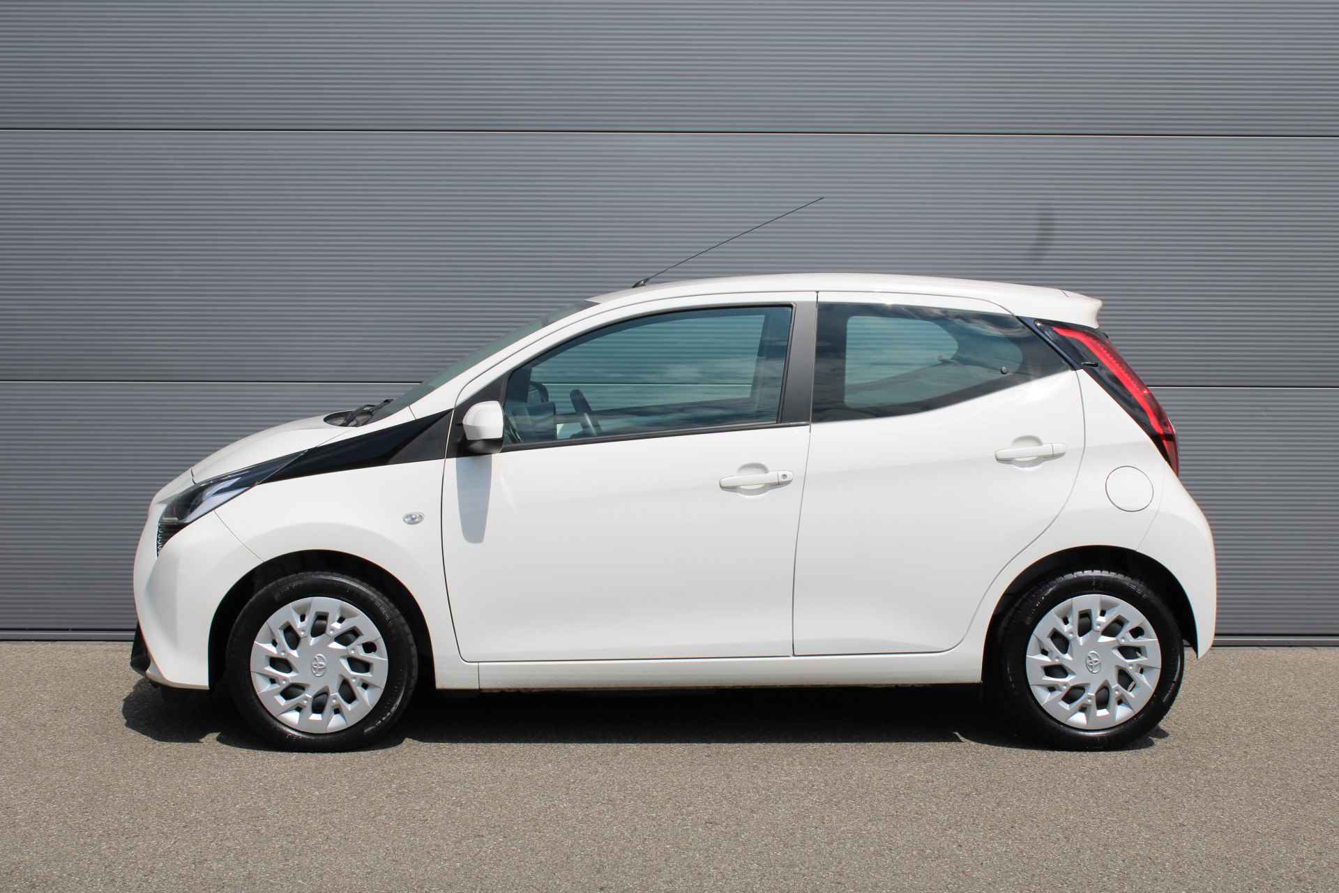 Toyota Aygo 1.0 X-Play Limited | AIRCO | CAMERA | CARPLAY | - 4/26