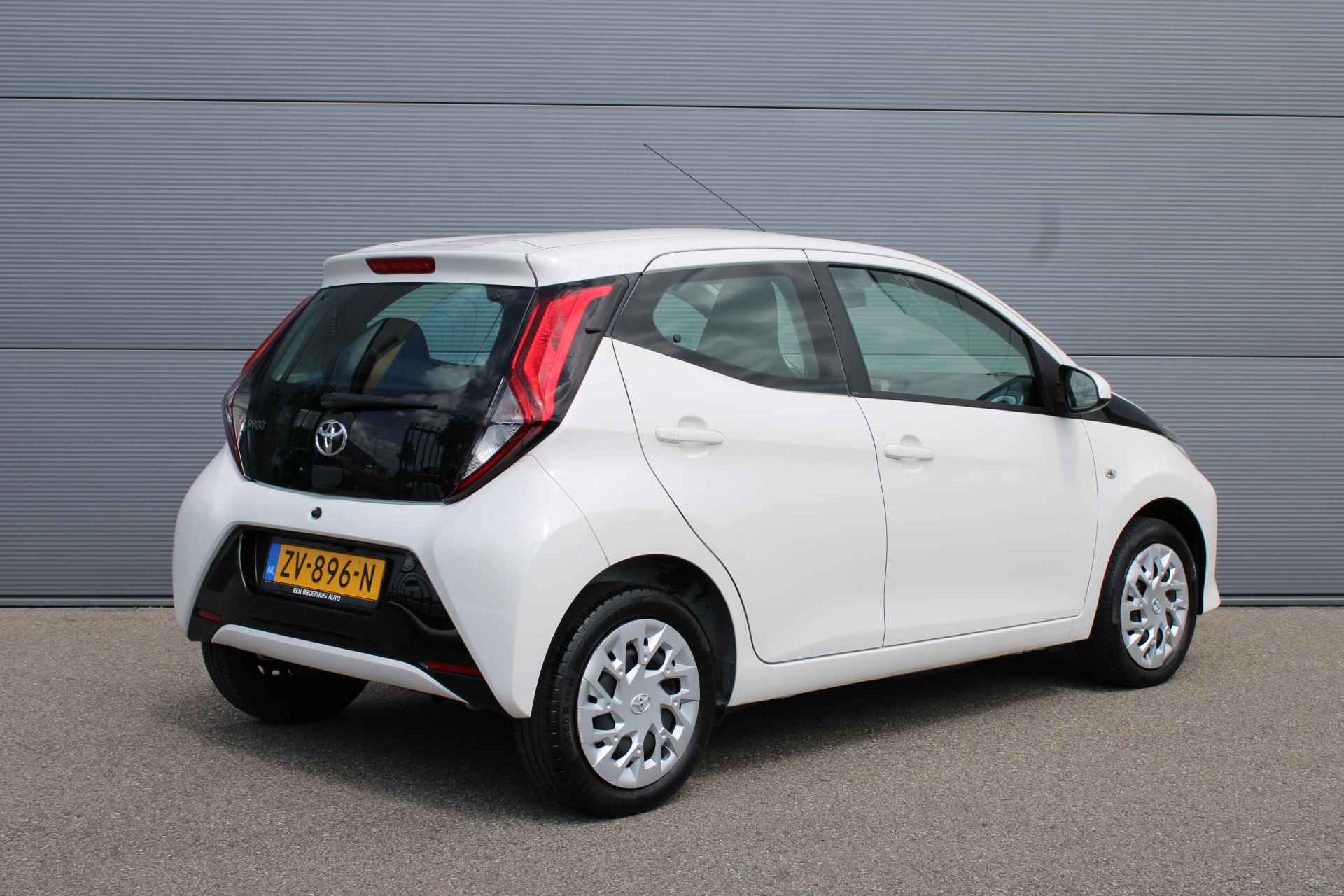 Toyota Aygo 1.0 X-Play Limited | AIRCO | CAMERA | CARPLAY | - 5/26