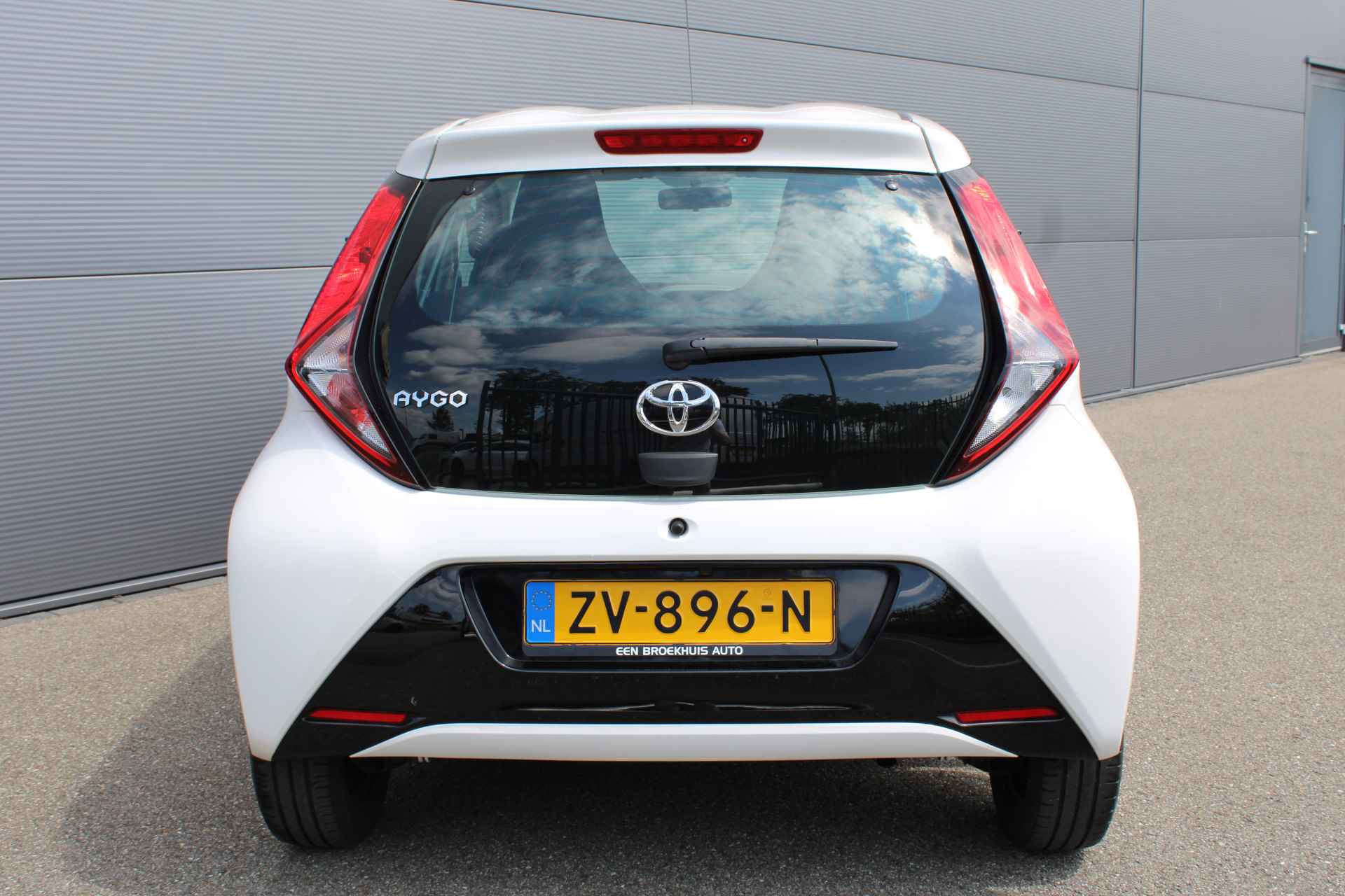 Toyota Aygo 1.0 X-Play Limited | AIRCO | CAMERA | CARPLAY | - 6/26