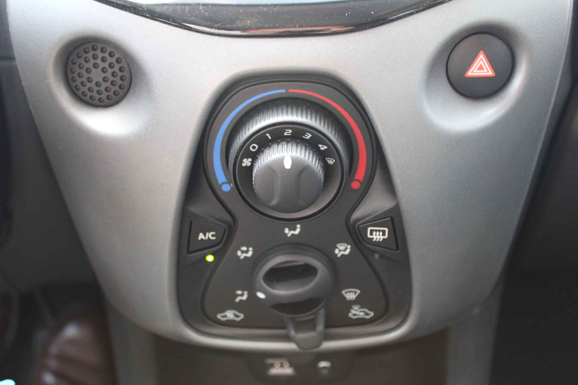 Toyota Aygo 1.0 X-Play Limited | AIRCO | CAMERA | CARPLAY | - 12/26