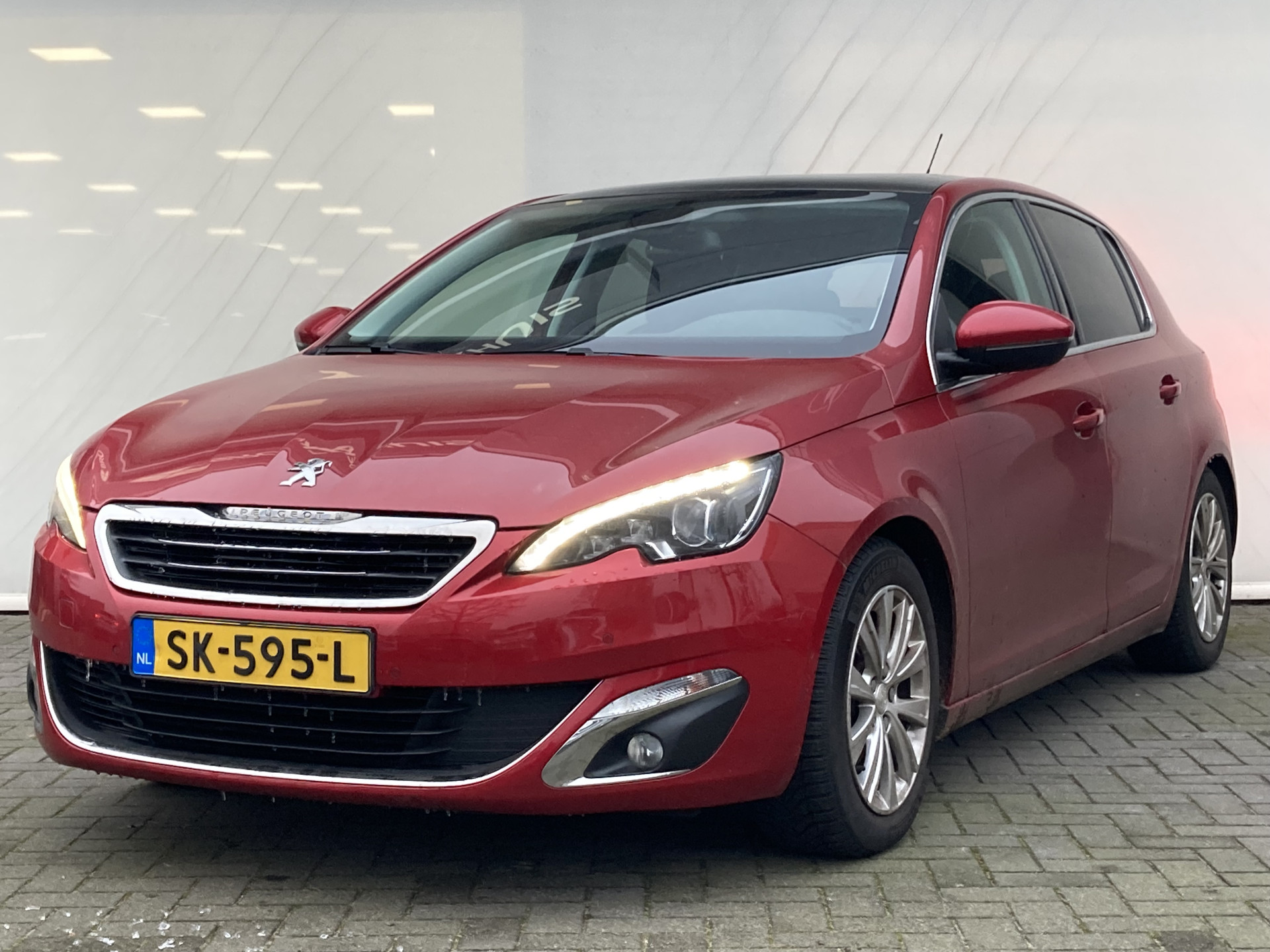 Peugeot 308 1.2 PureTech Allure | Airco | Camera | Cruise | Pdc V&A | Pano-dak | Navi |