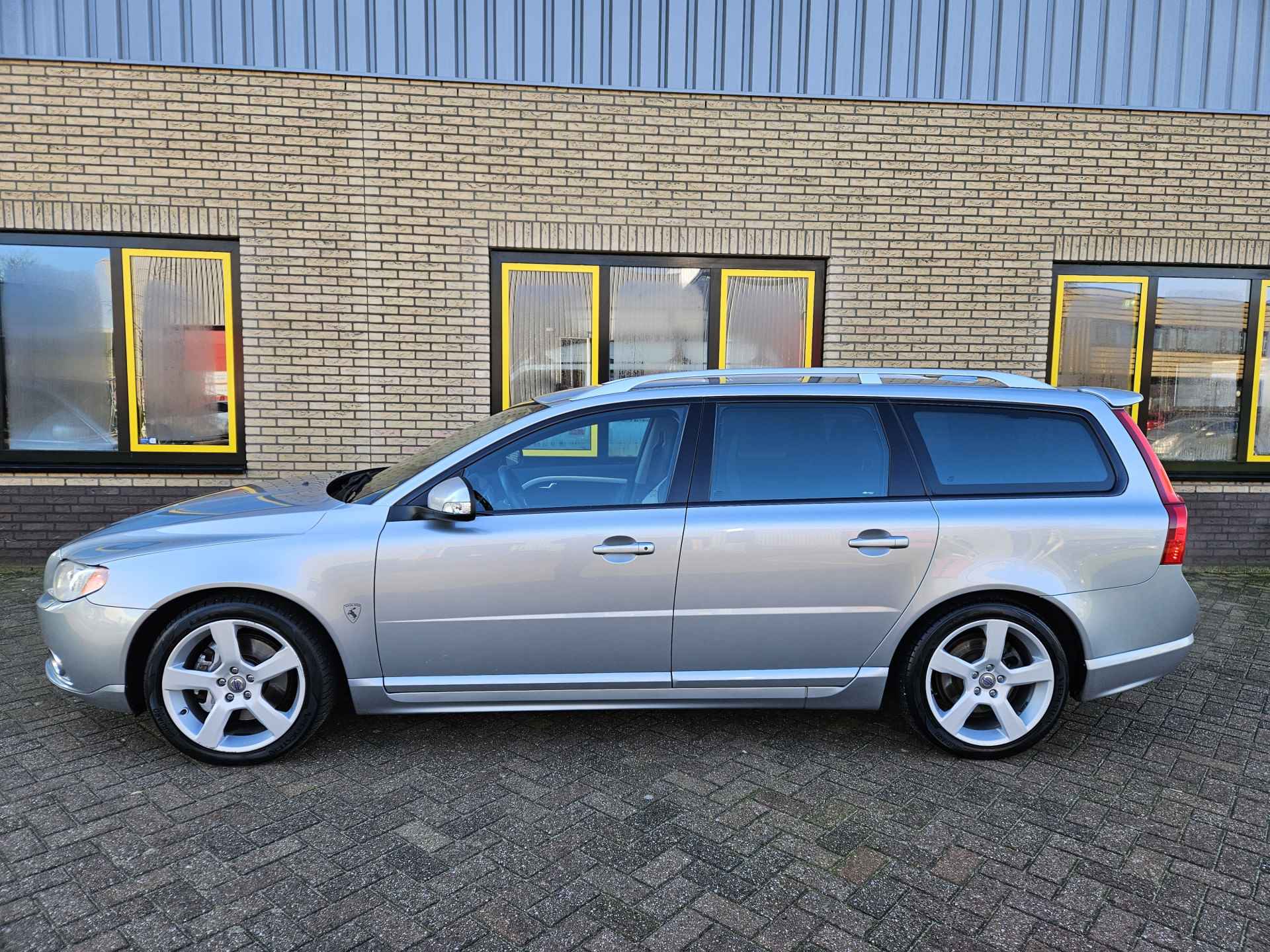 Volvo V70 2.0T R-Design 203 pk automaat org. Nederlandse auto incl volledige historie. - 4/41