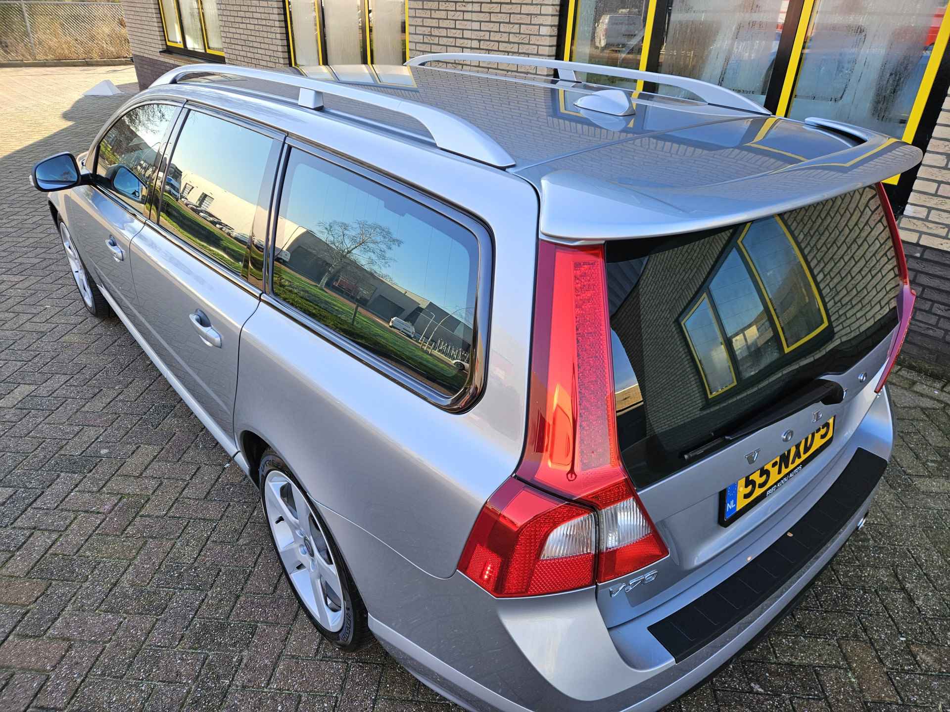 Volvo V70 2.0T R-Design 203 pk automaat org. Nederlandse auto incl volledige historie. - 8/41