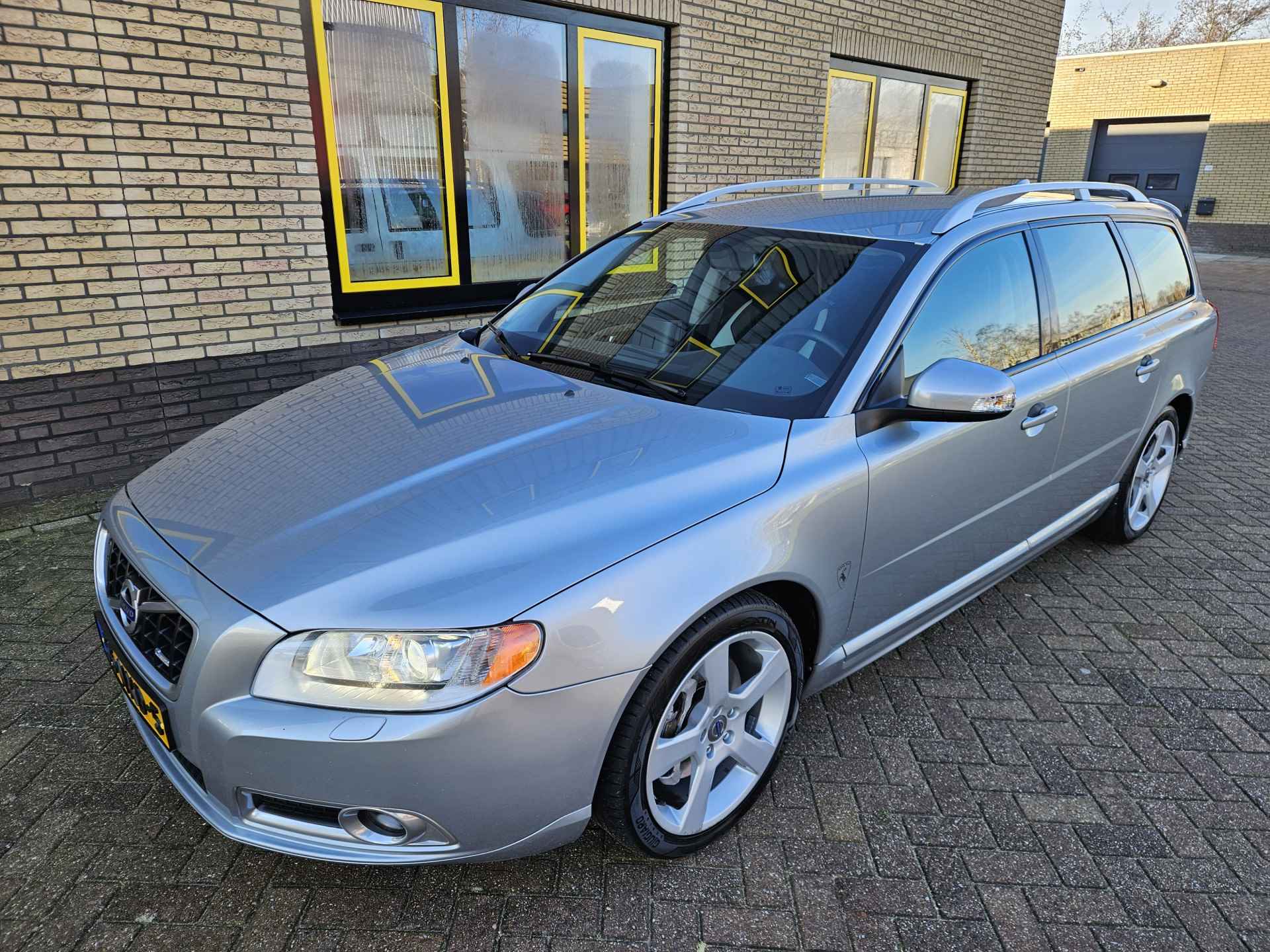 Volvo V70 2.0T R-Design 203 pk automaat org. Nederlandse auto incl volledige historie. - 13/41