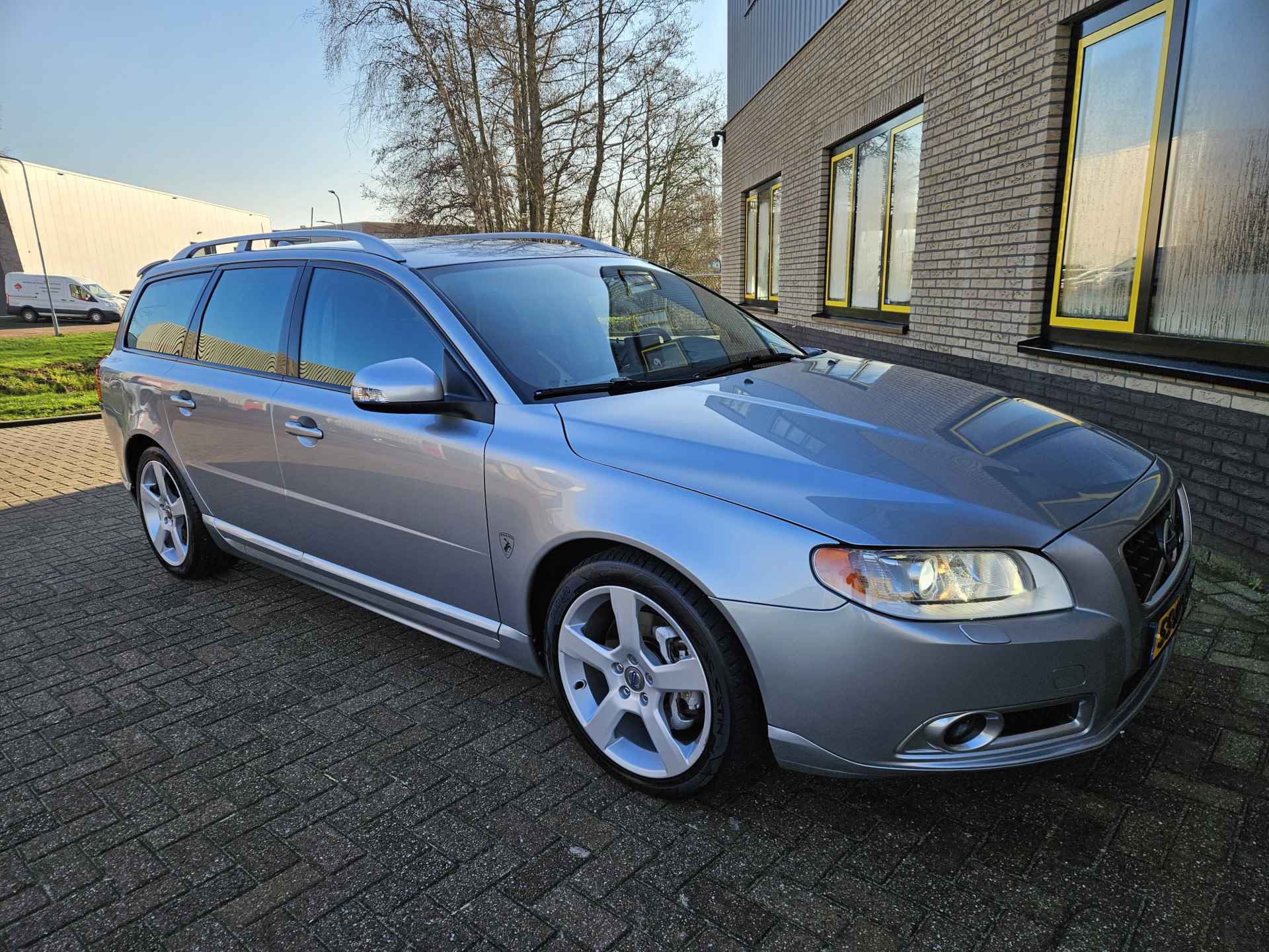 Volvo V70 2.0T R-Design 203 pk automaat org. Nederlandse auto incl volledige historie. - 16/41