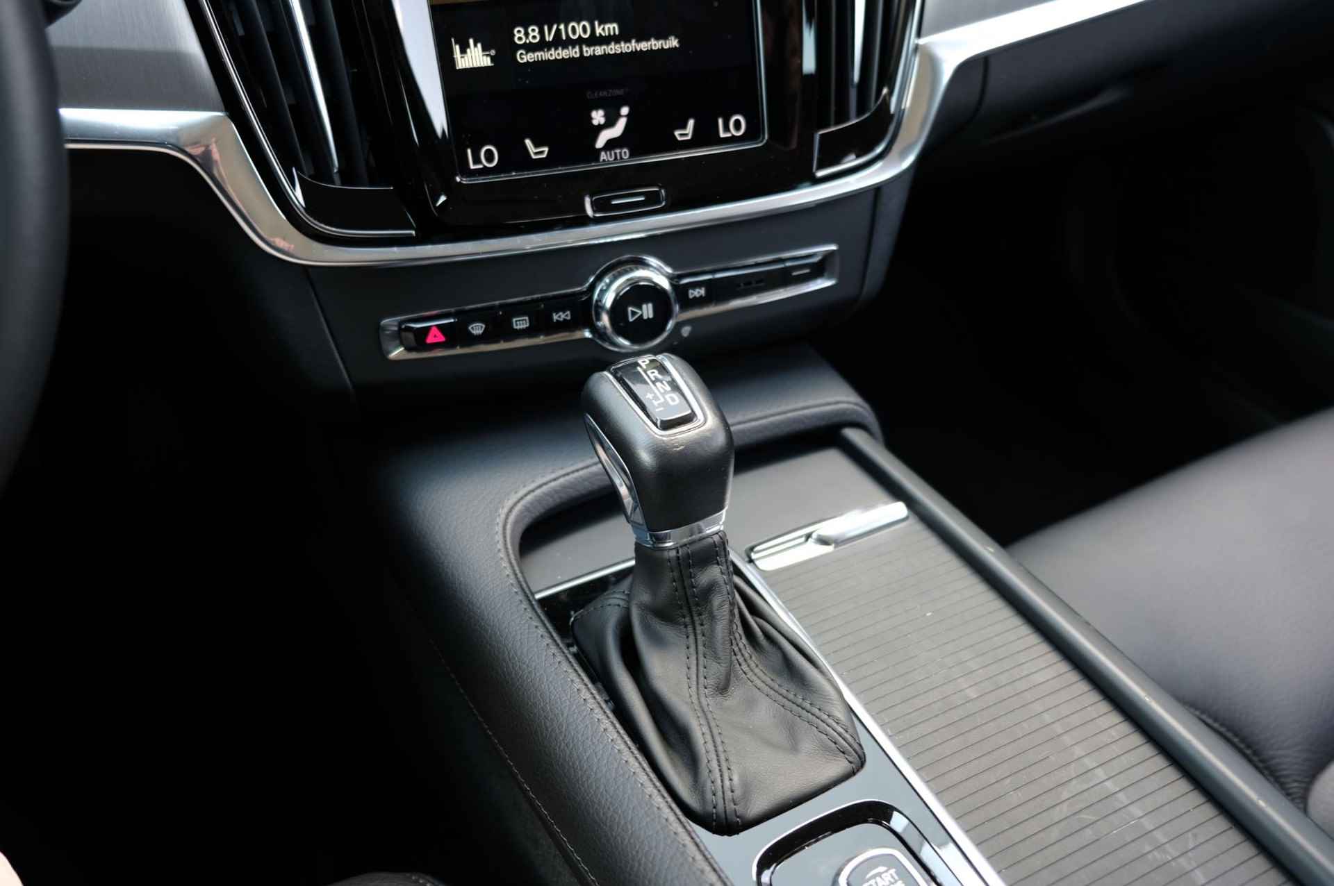 Volvo V90 T4 Automaat Momentum | Trekhaak | Stoelverwarming | Lederen bekleding | Parkeerverwarming met timer | Adaptieve Cruise control - 23/31