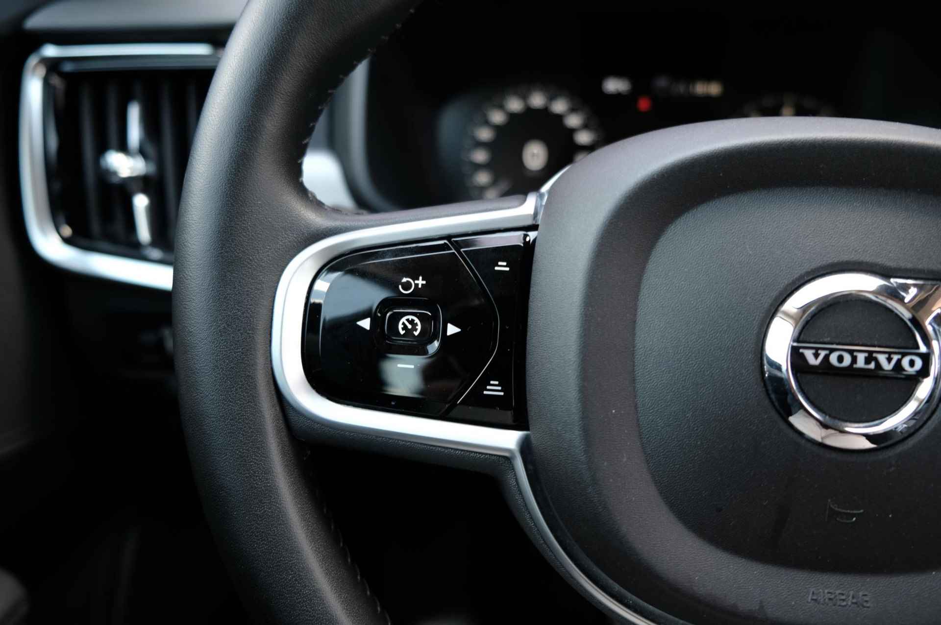 Volvo V90 T4 Automaat Momentum | Trekhaak | Stoelverwarming | Lederen bekleding | Parkeerverwarming met timer | Adaptieve Cruise control - 25/31