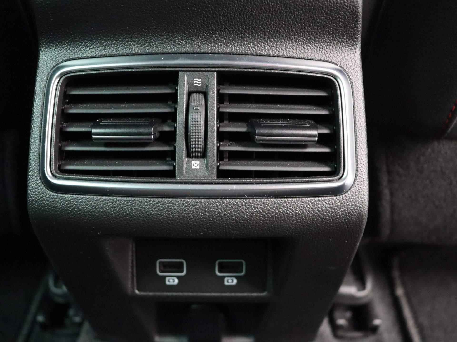 Renault Mégane Estate TCe 140pk R.S. Line | Head Up Display | Bose Audio | Handsfree | Groot Scherm Navigatie | - 8/49